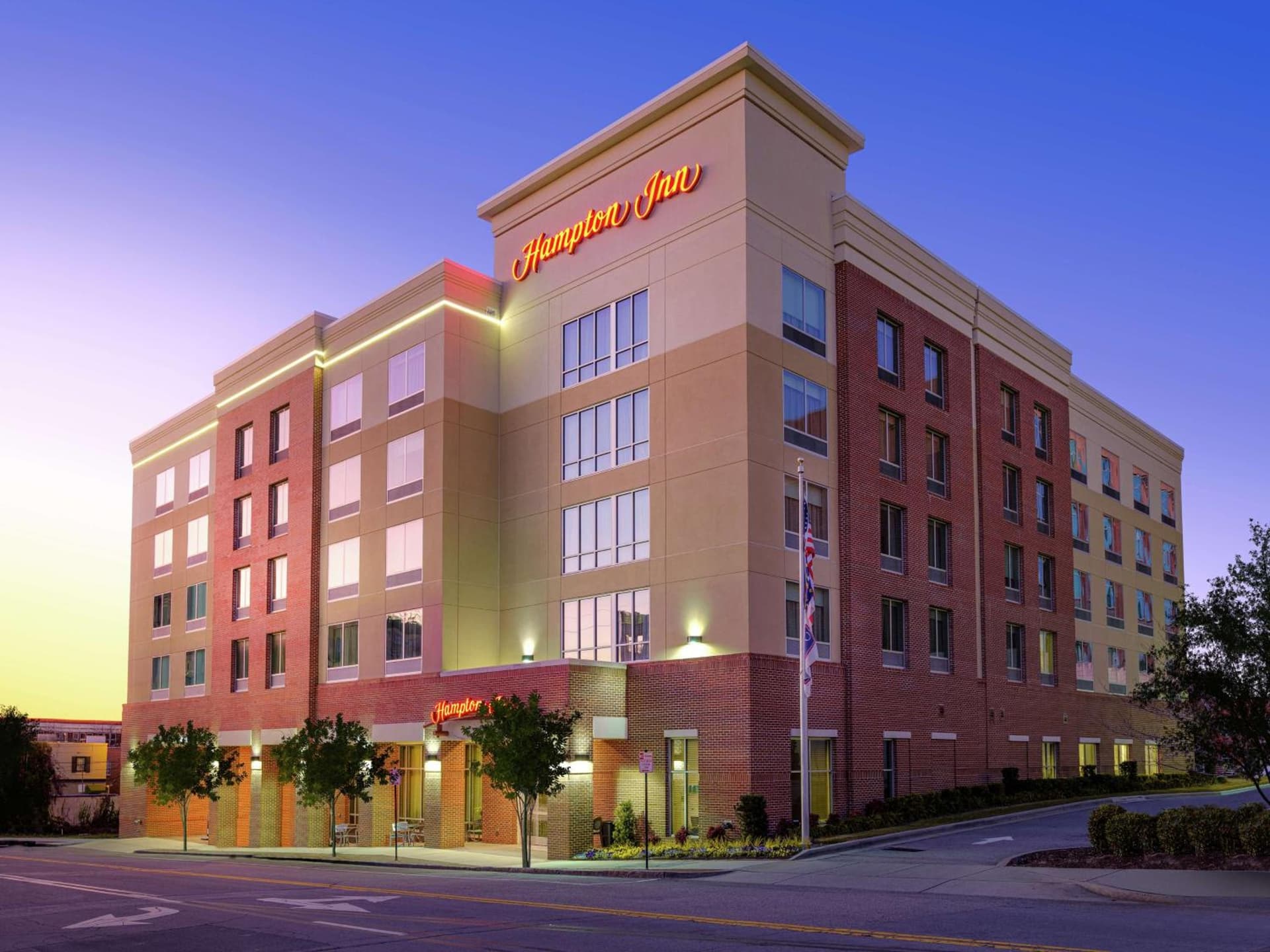 Hampton Inn Wilmington Downtown interior in Wilmington, NC — gallery photo 2