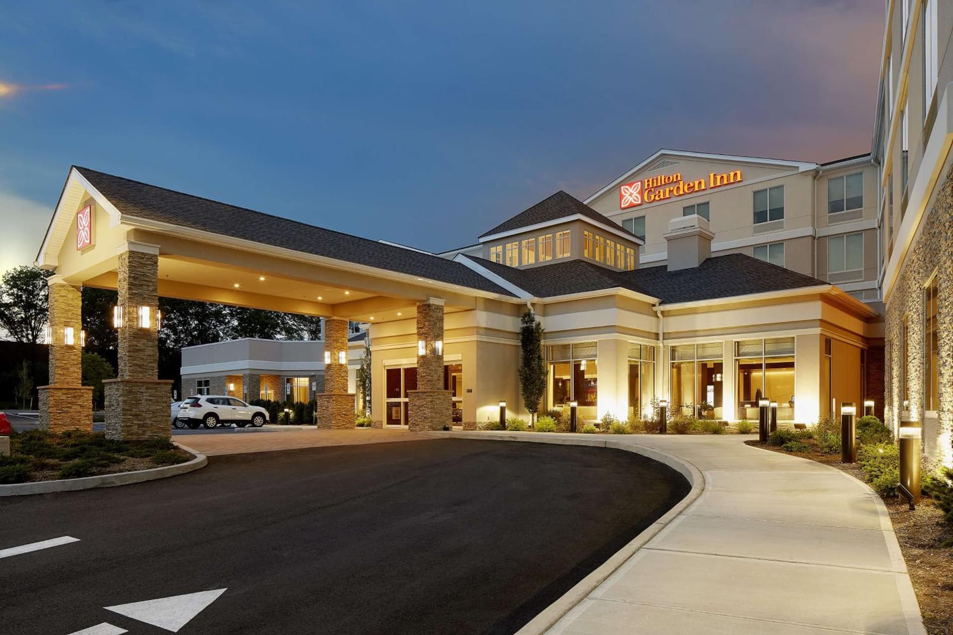 Hilton Garden Inn Roslyn interior in Roslyn, NY — gallery photo 2
