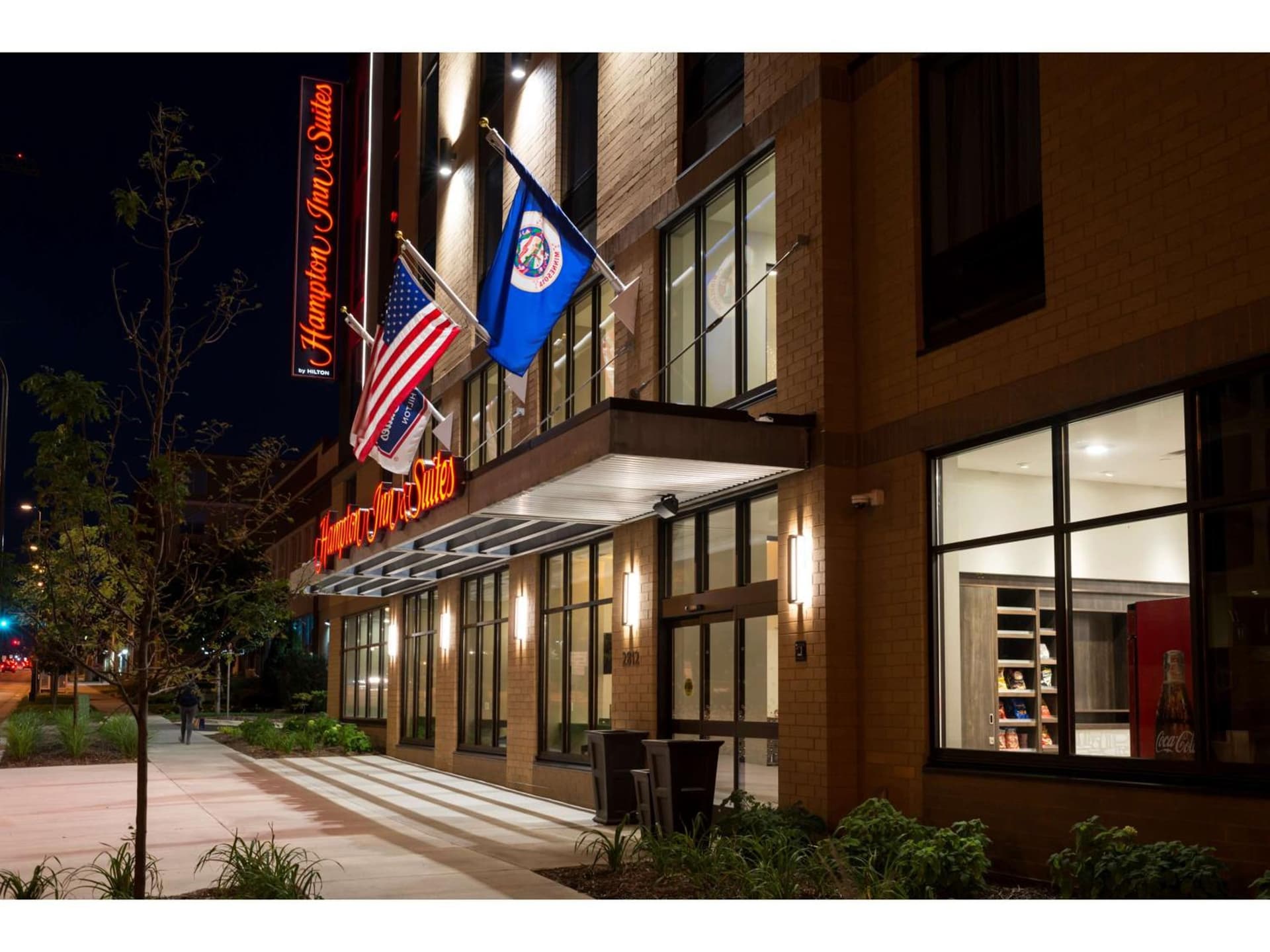Hampton Inn and Suites Minneapolis University Area, MN interior in Minneapolis, MN — gallery photo 2
