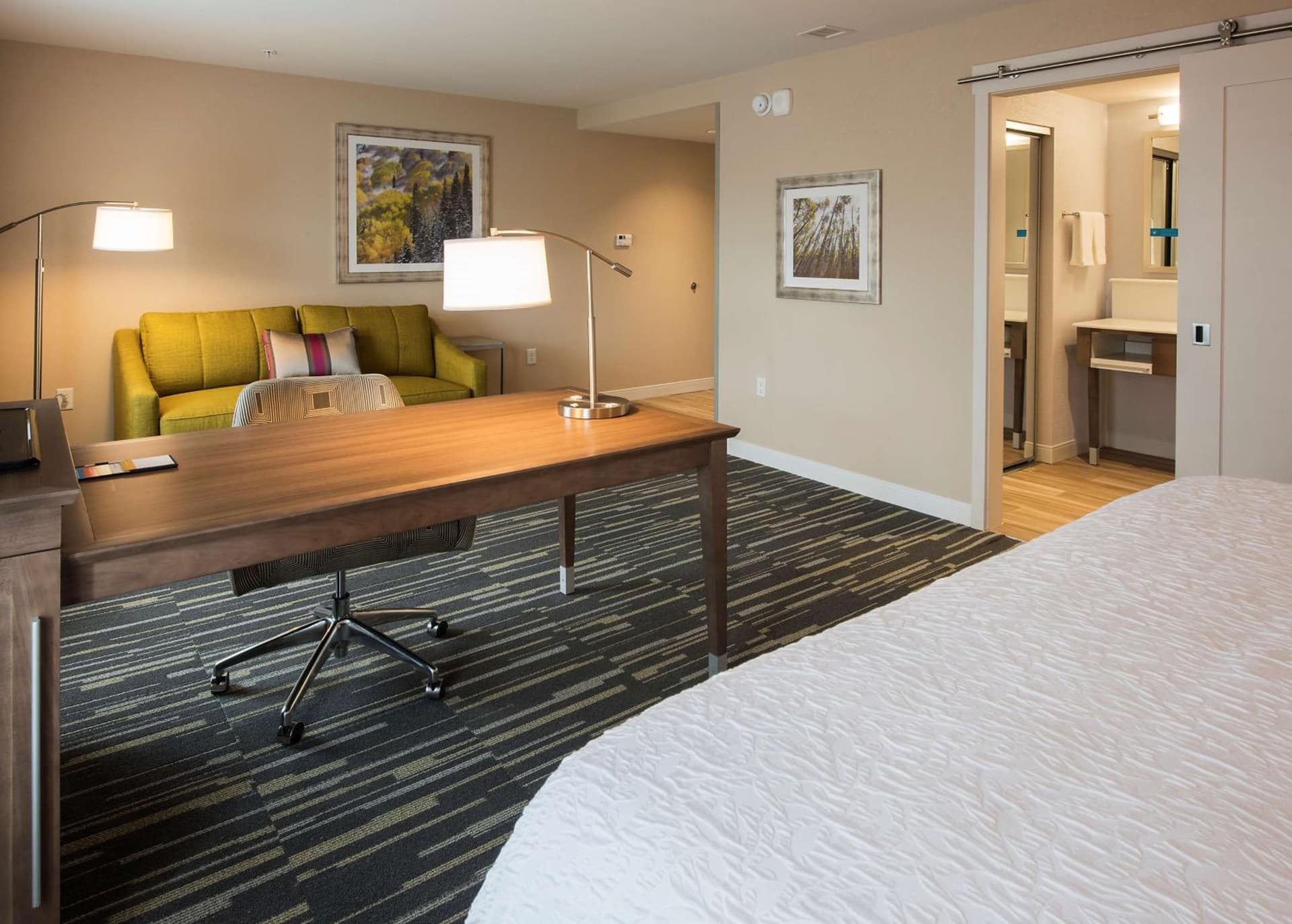 Hampton Inn & Suites Seattle/Redmond Wa interior in Redmond, WA — gallery photo 2