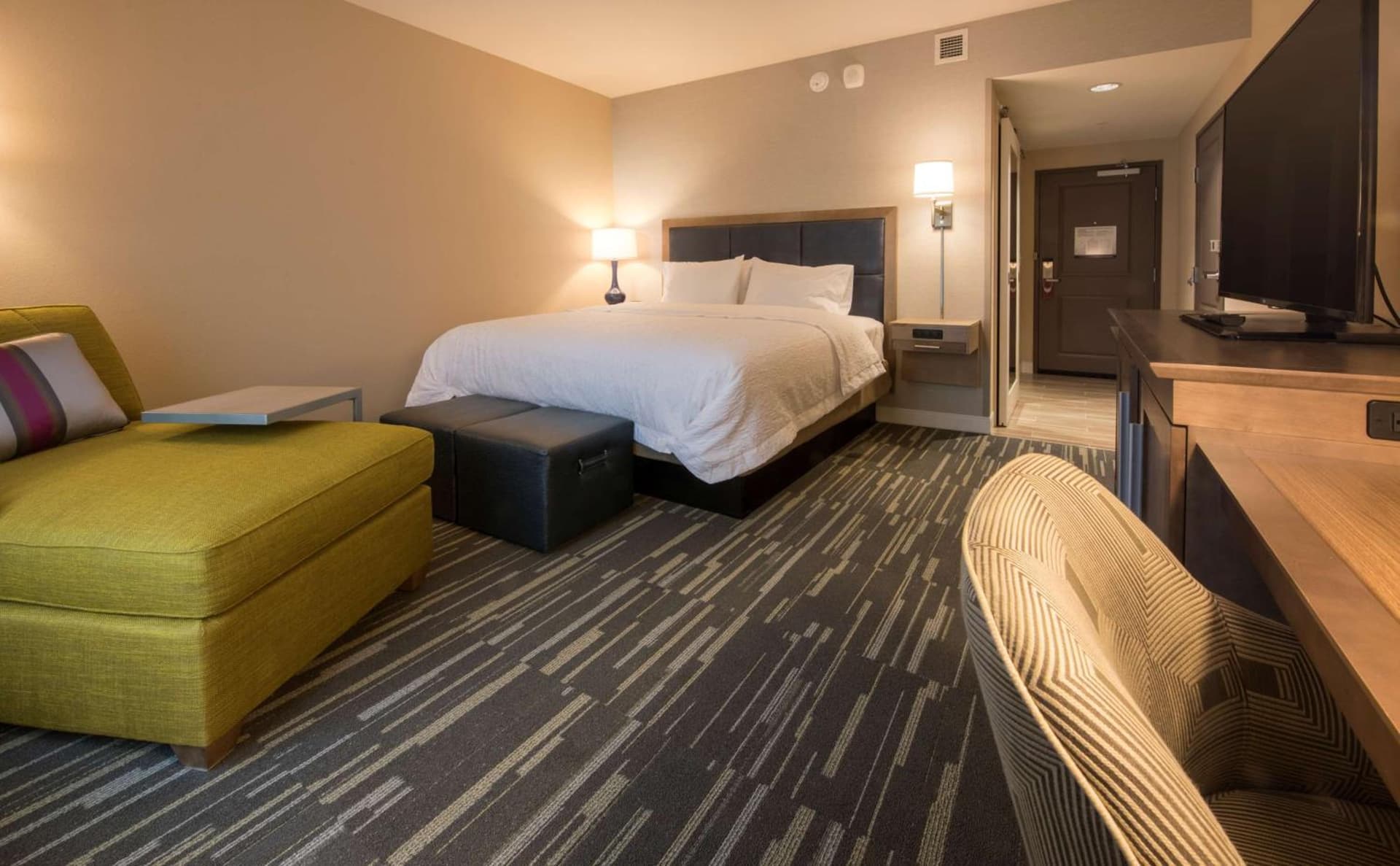 Hampton Inn & Suites Seattle/Redmond Wa property views in Redmond, WA — gallery photo 3