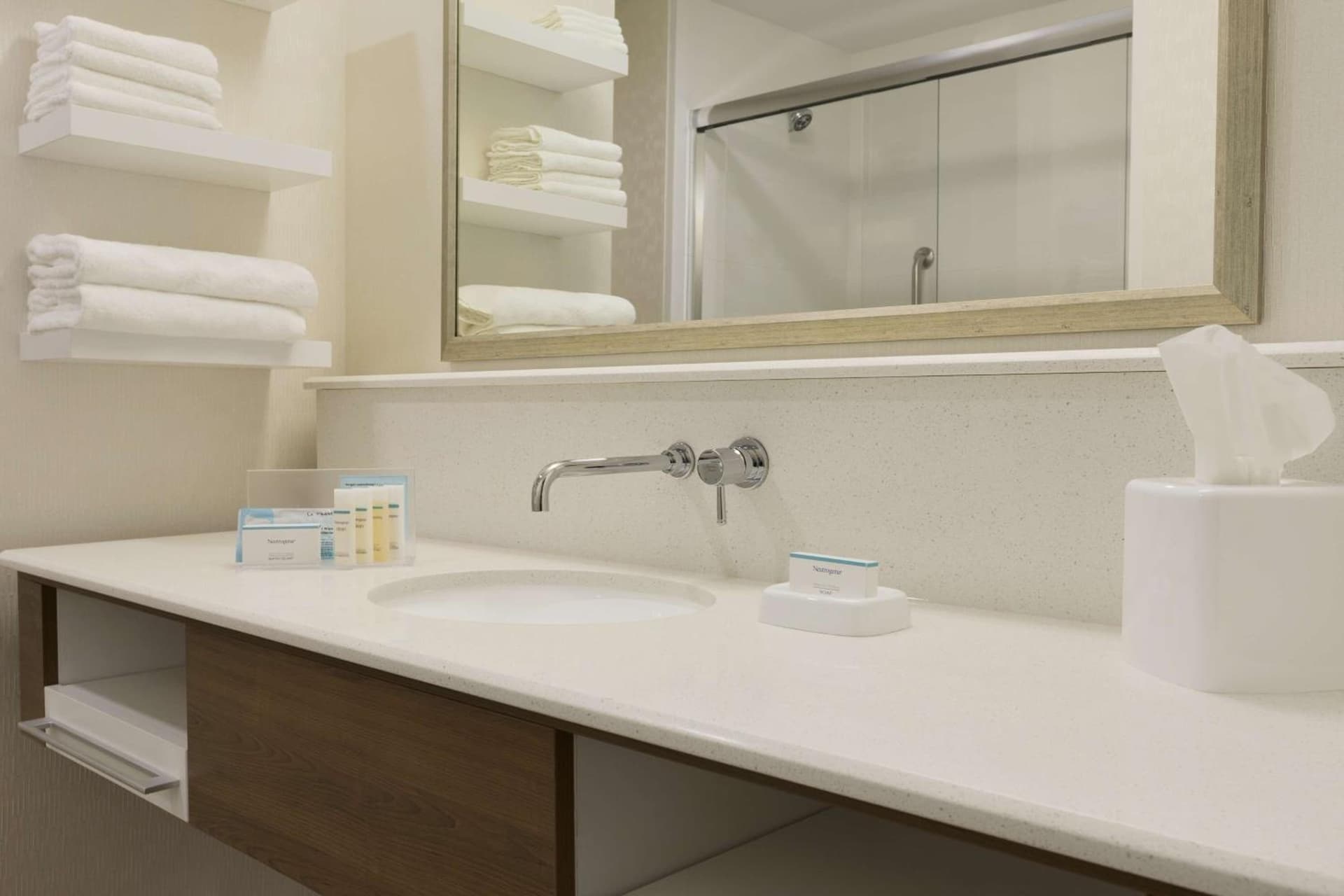 Hampton Inn & Suites Niles/Warren, OH gallery photo in Niles, OH — image 40