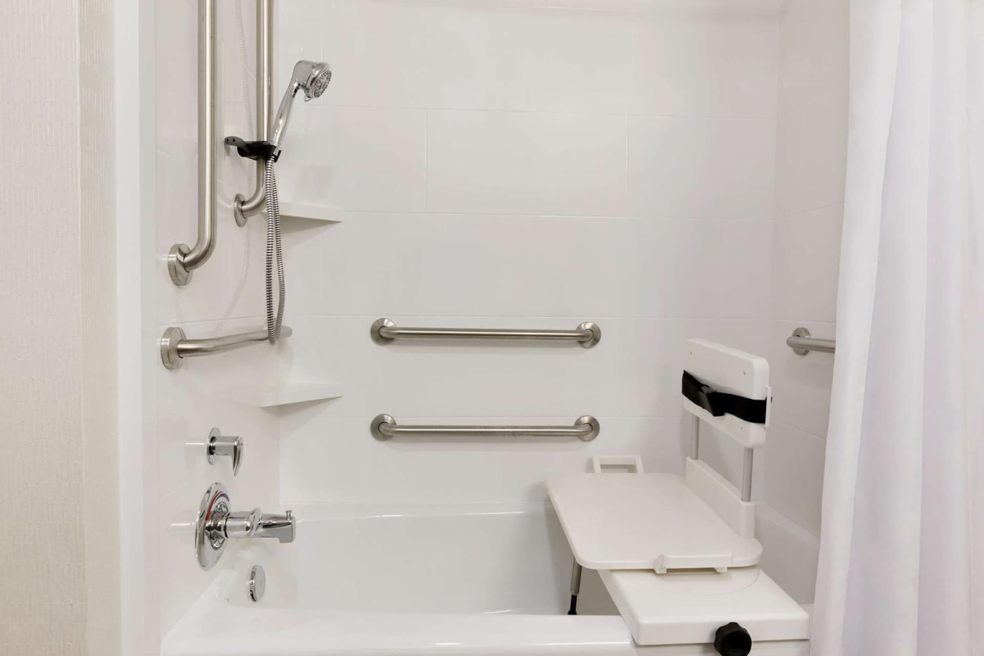 Hampton Inn & Suites Niles/Warren, OH gallery photo in Niles, OH — image 42