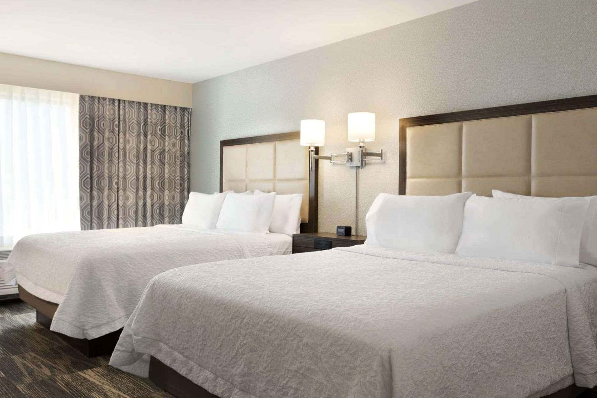 Hampton Inn & Suites Niles/Warren, OH interior in Niles, OH — gallery photo 2