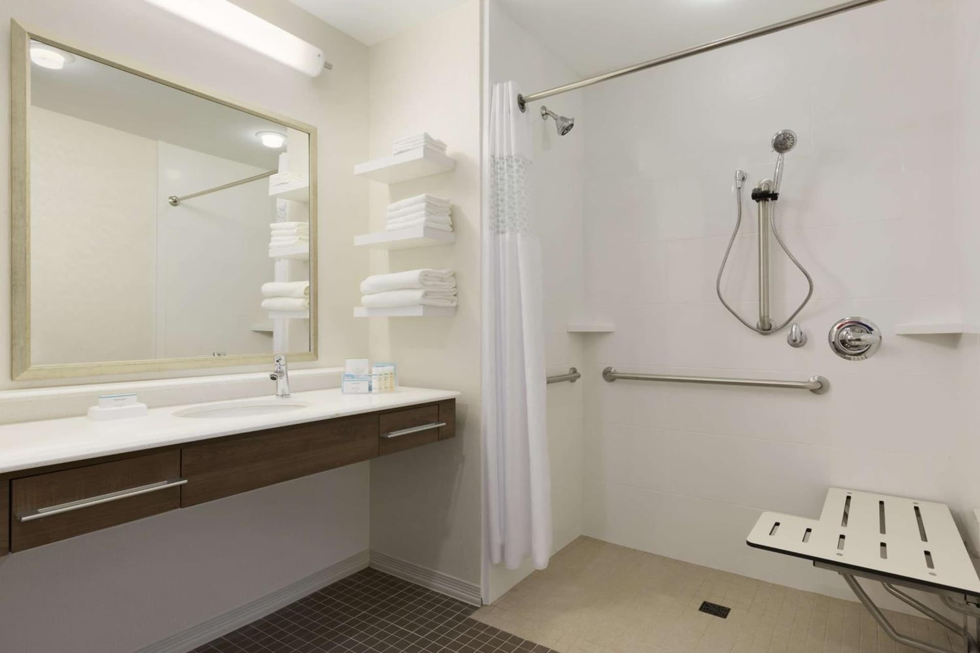 Hampton Inn & Suites Niles/Warren, OH gallery photo in Niles, OH — image 8