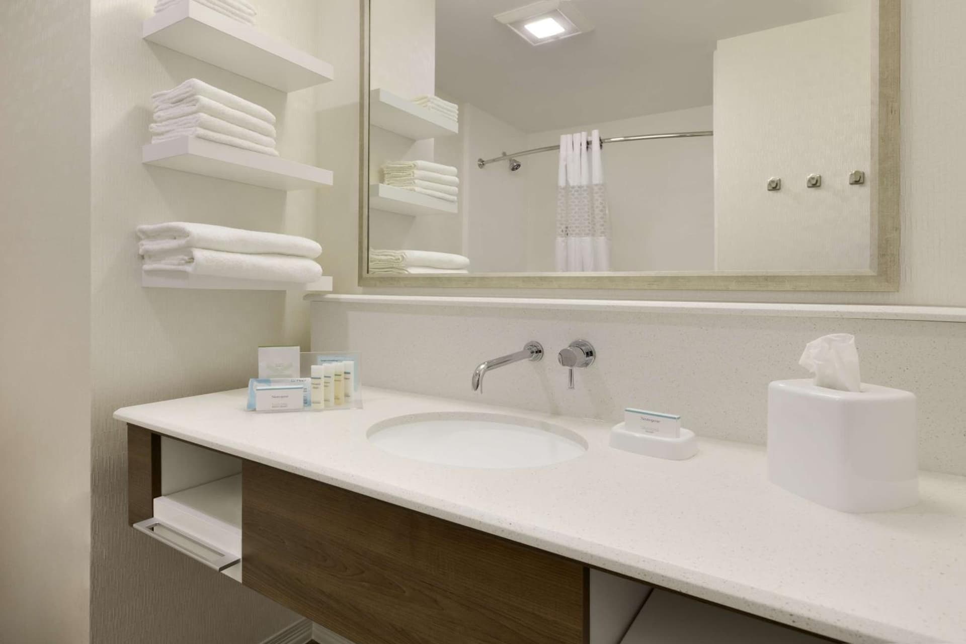 Hampton Inn & Suites Niles/Warren, OH gallery photo in Niles, OH — image 9