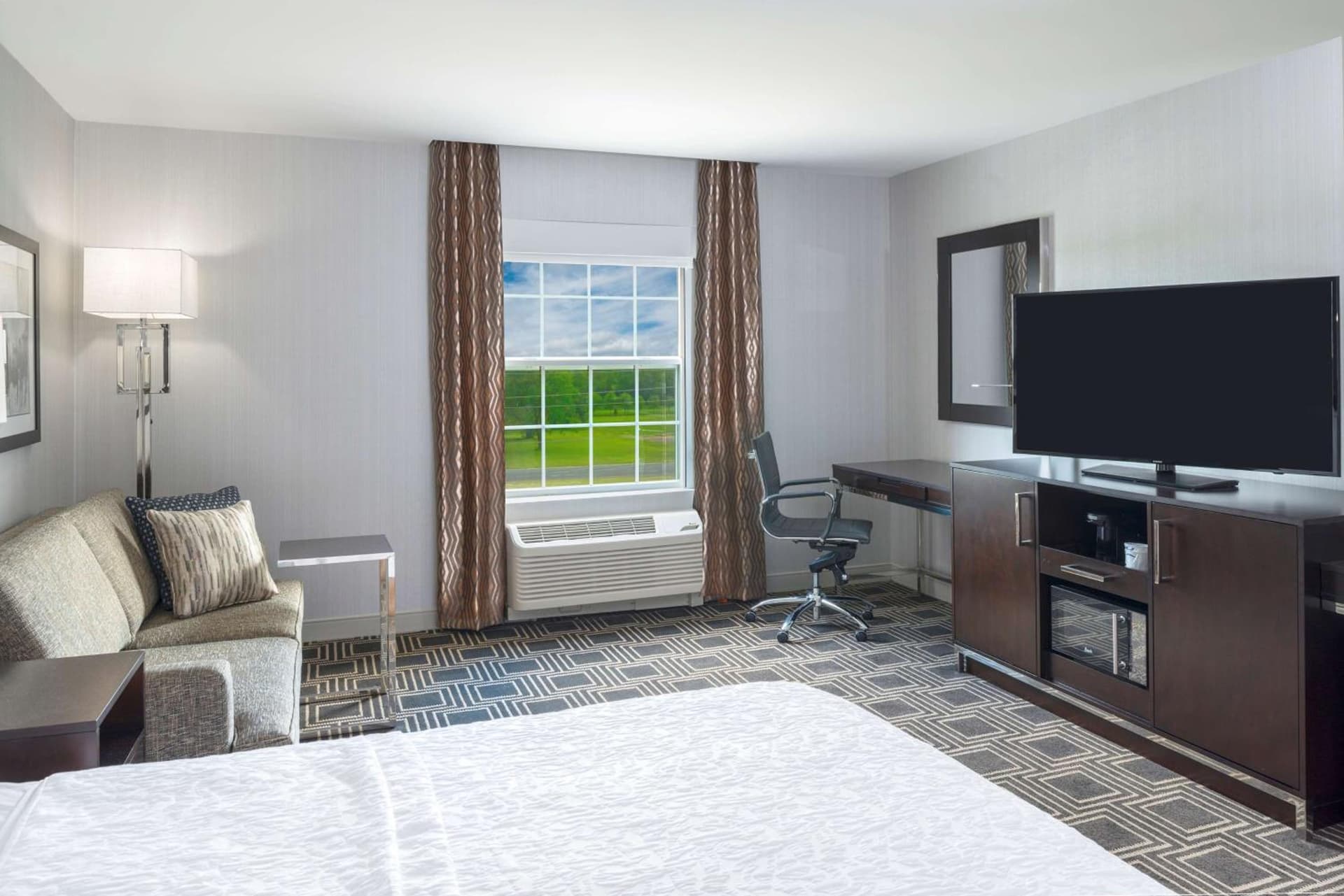 Hampton Inn & Suites Bridgewater, NJ property views in Bridgewater, NJ — gallery photo 3