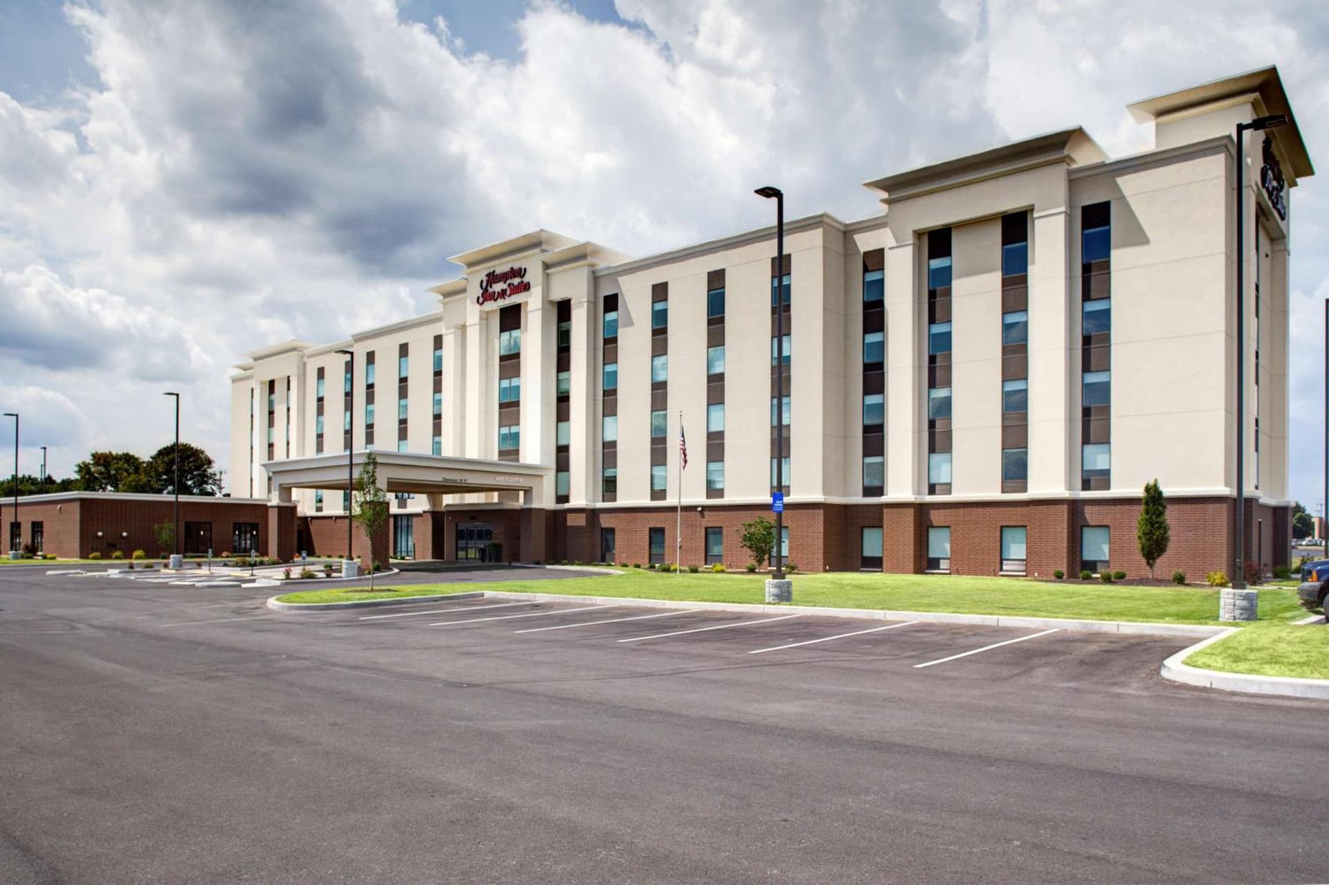 Hampton Inn & Suites Syracuse North Airport Area interior in North Syracuse, NY — gallery photo 2