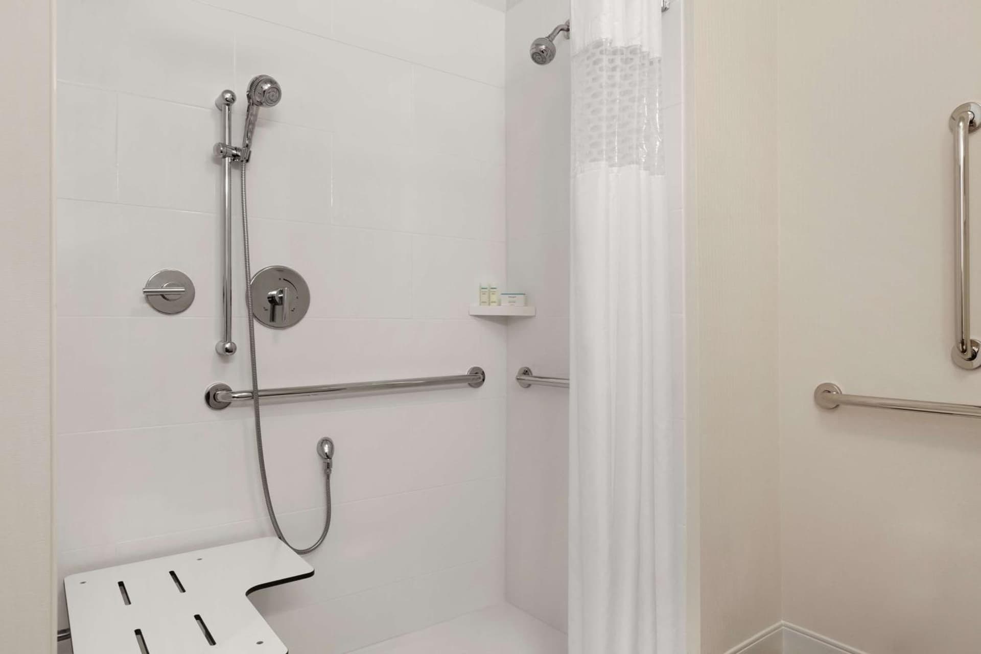 Hampton Inn & Suites Seattle/Renton, Wa interior in Renton, WA — gallery photo 2