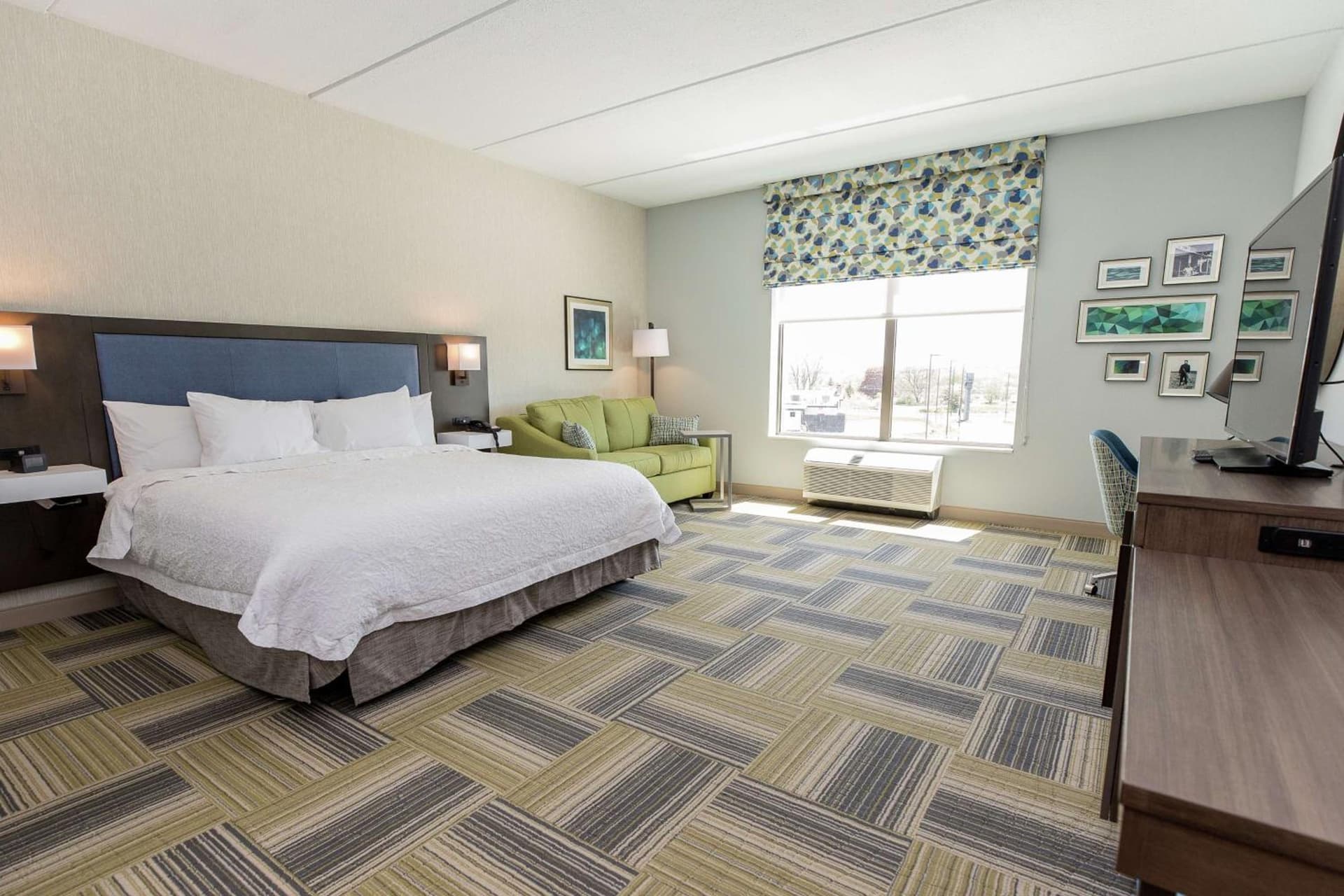 Hampton Inn & Suites Syracuse North Airport Area interior in North Syracuse, NY — gallery photo 2