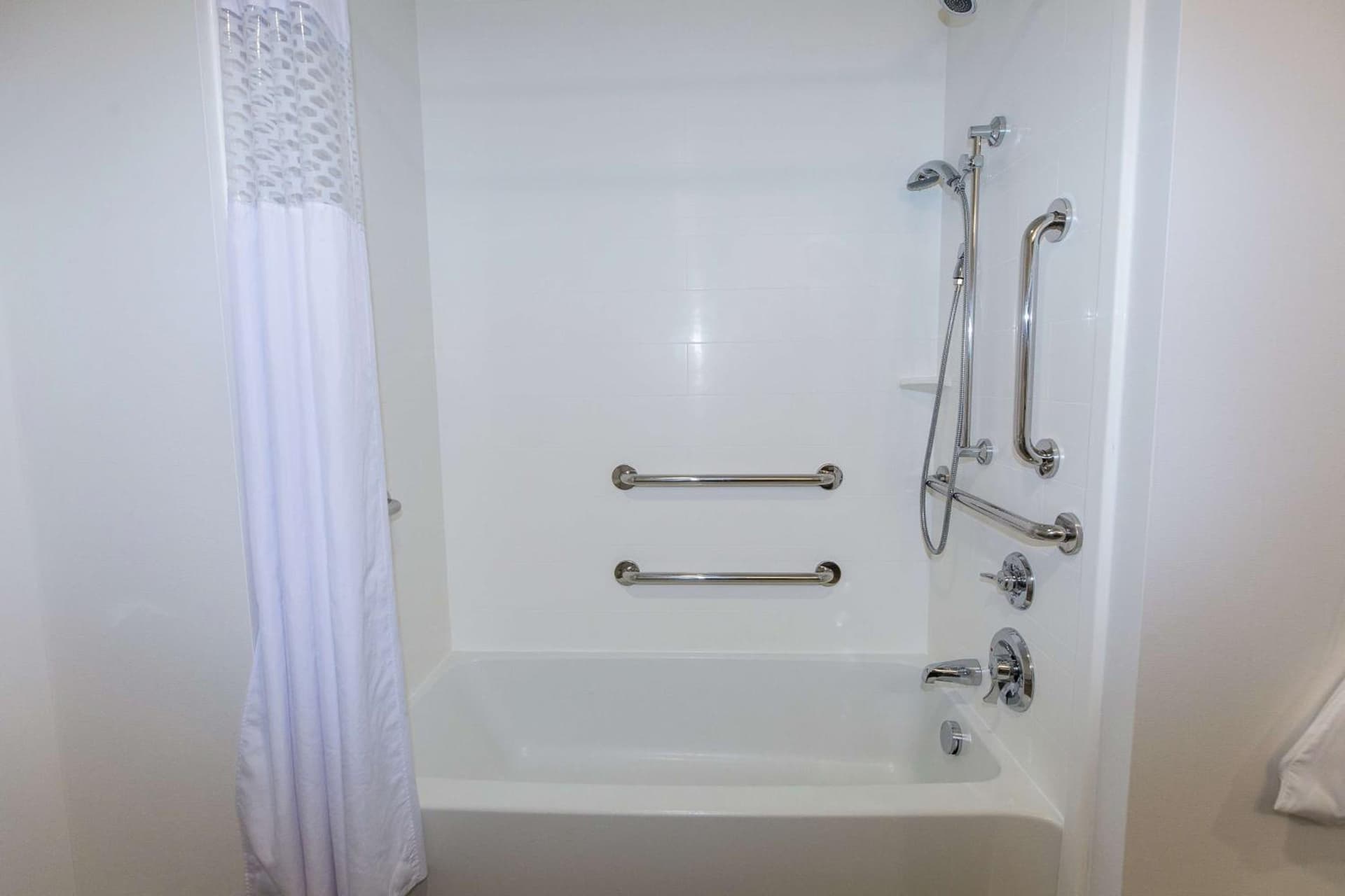 Hampton Inn & Suites Syracuse North Airport Area gallery photo in North Syracuse, NY — image 25