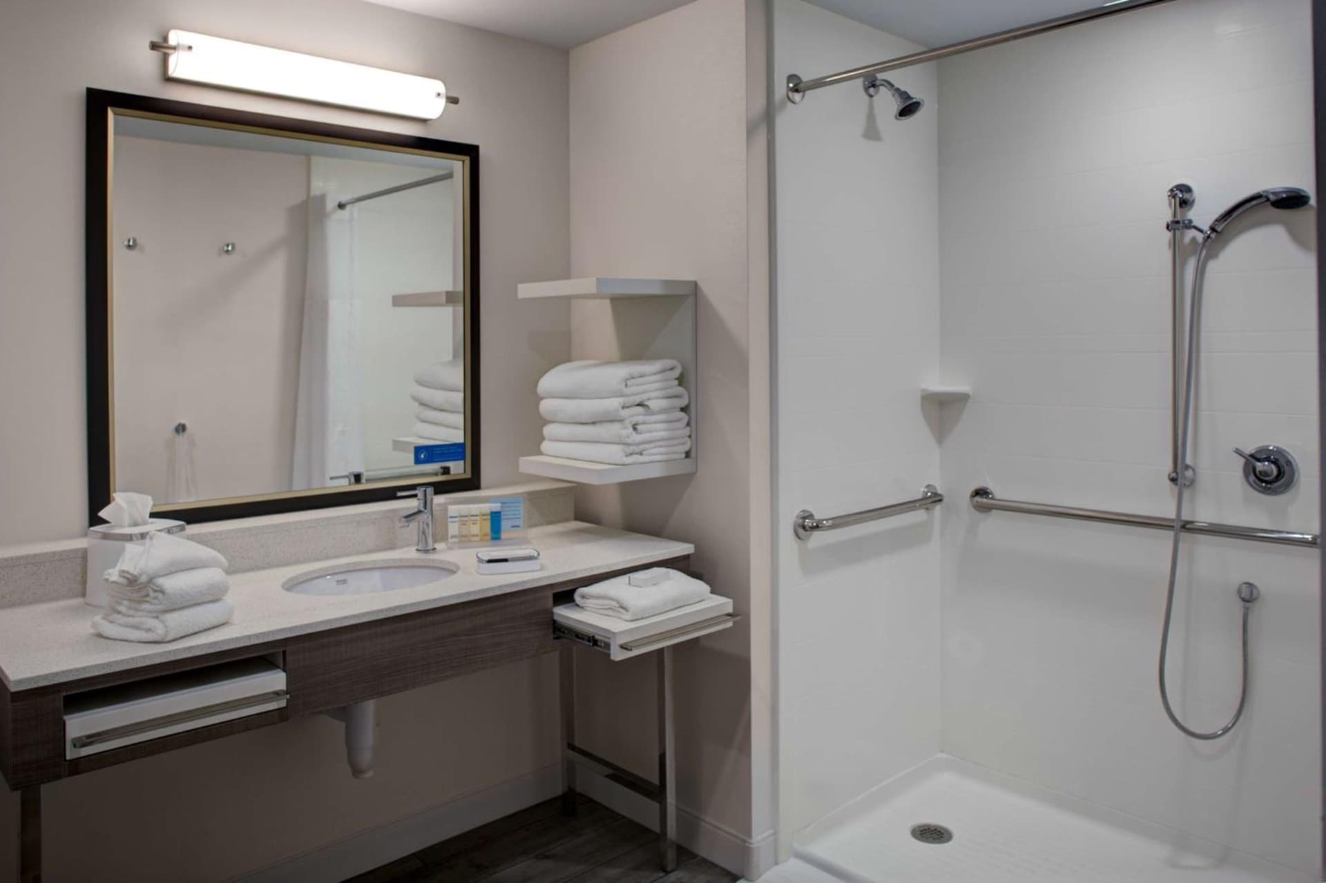 Hampton Inn & Suites Syracuse North Airport Area gallery photo in North Syracuse, NY — image 27
