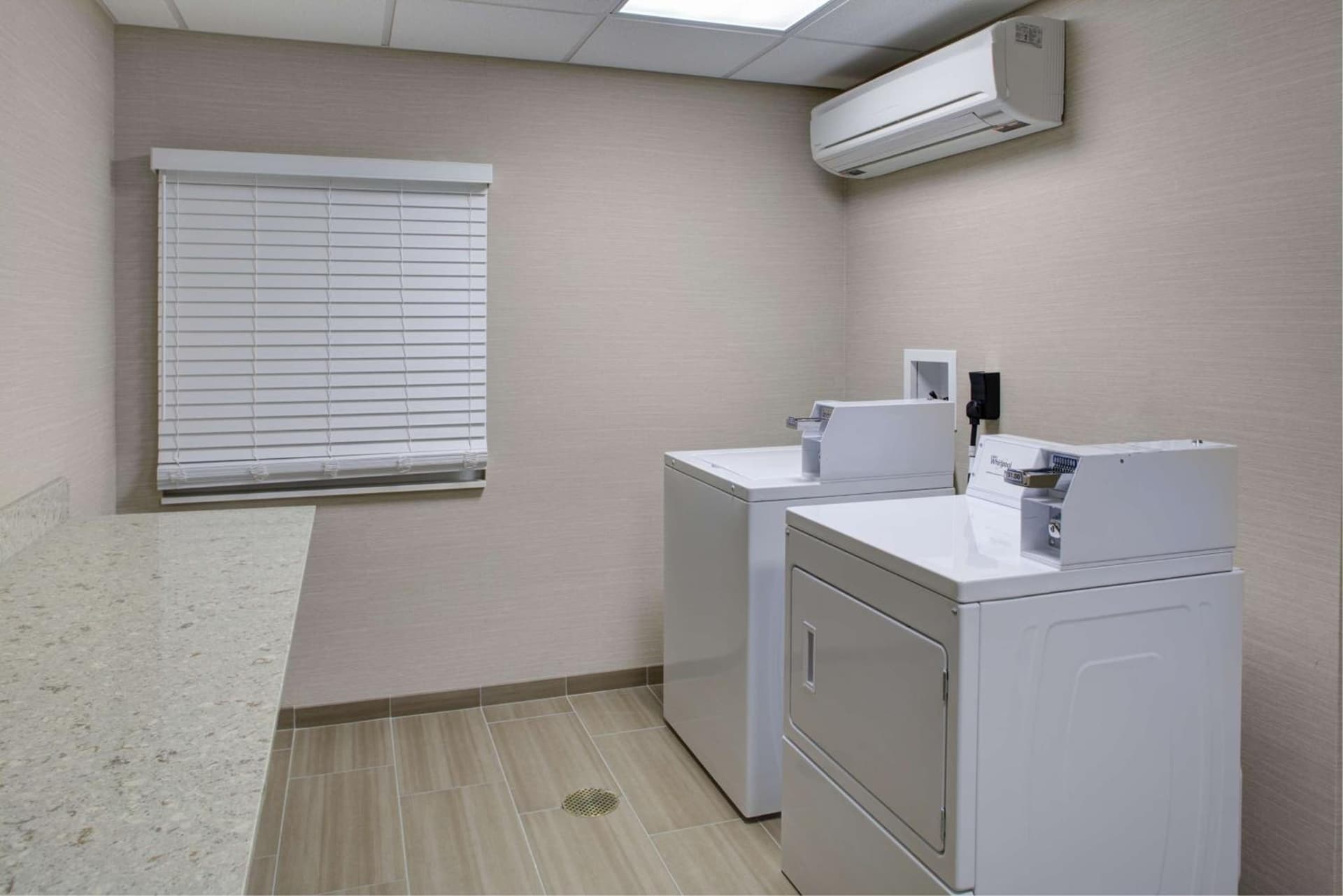 Hampton Inn & Suites Manchester, Vt interior in Manchester, VT — gallery photo 2