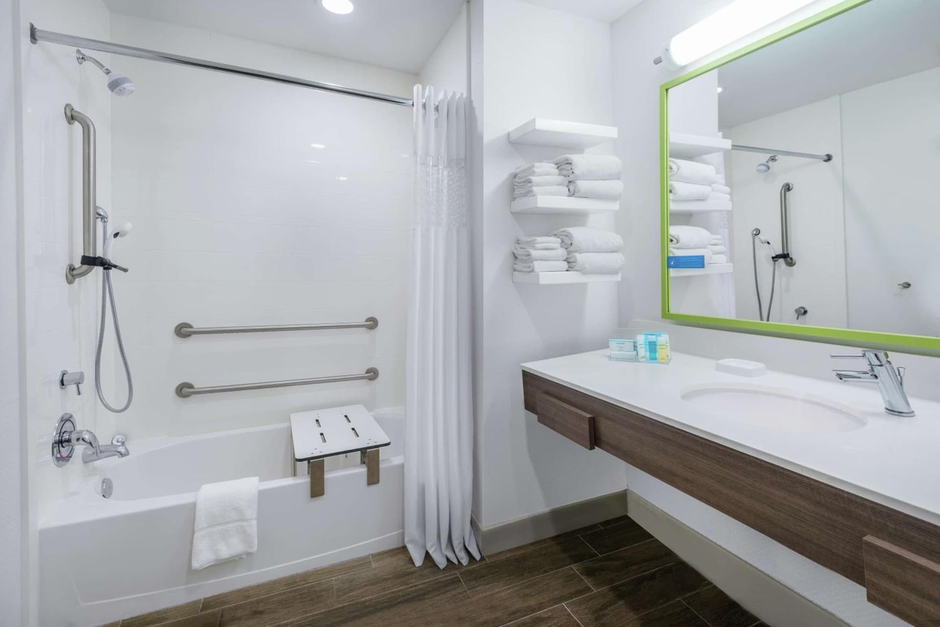 Hampton Inn & Suites By Hilton-Corpus Christi Portland,Tx interior in Portland, TX — gallery photo 2