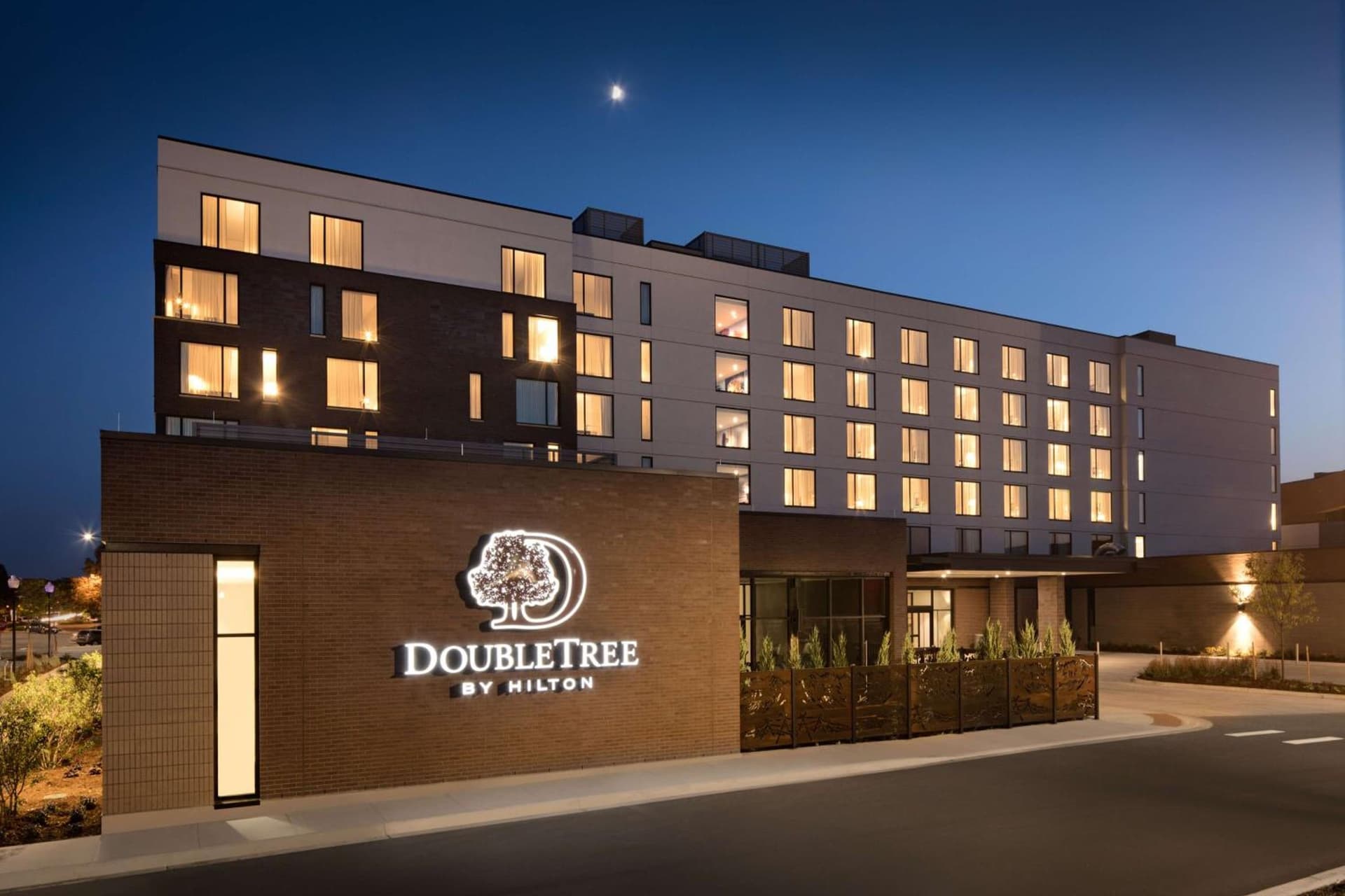 Doubletree By Hilton Greeley At Lincoln Park interior in Greeley, CO — gallery photo 2