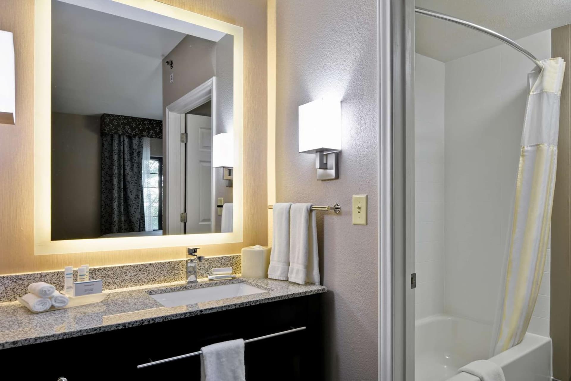 Homewood Suites by Hilton Aurora Naperville interior in Aurora, IL — gallery photo 2