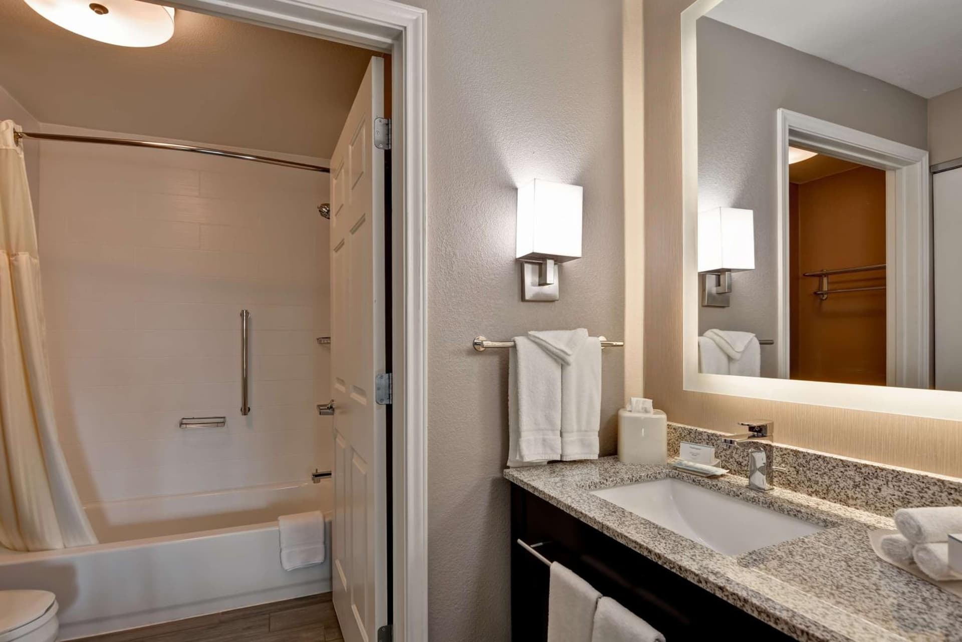 Homewood Suites by Hilton Aurora Naperville gallery photo in Aurora, IL — image 8