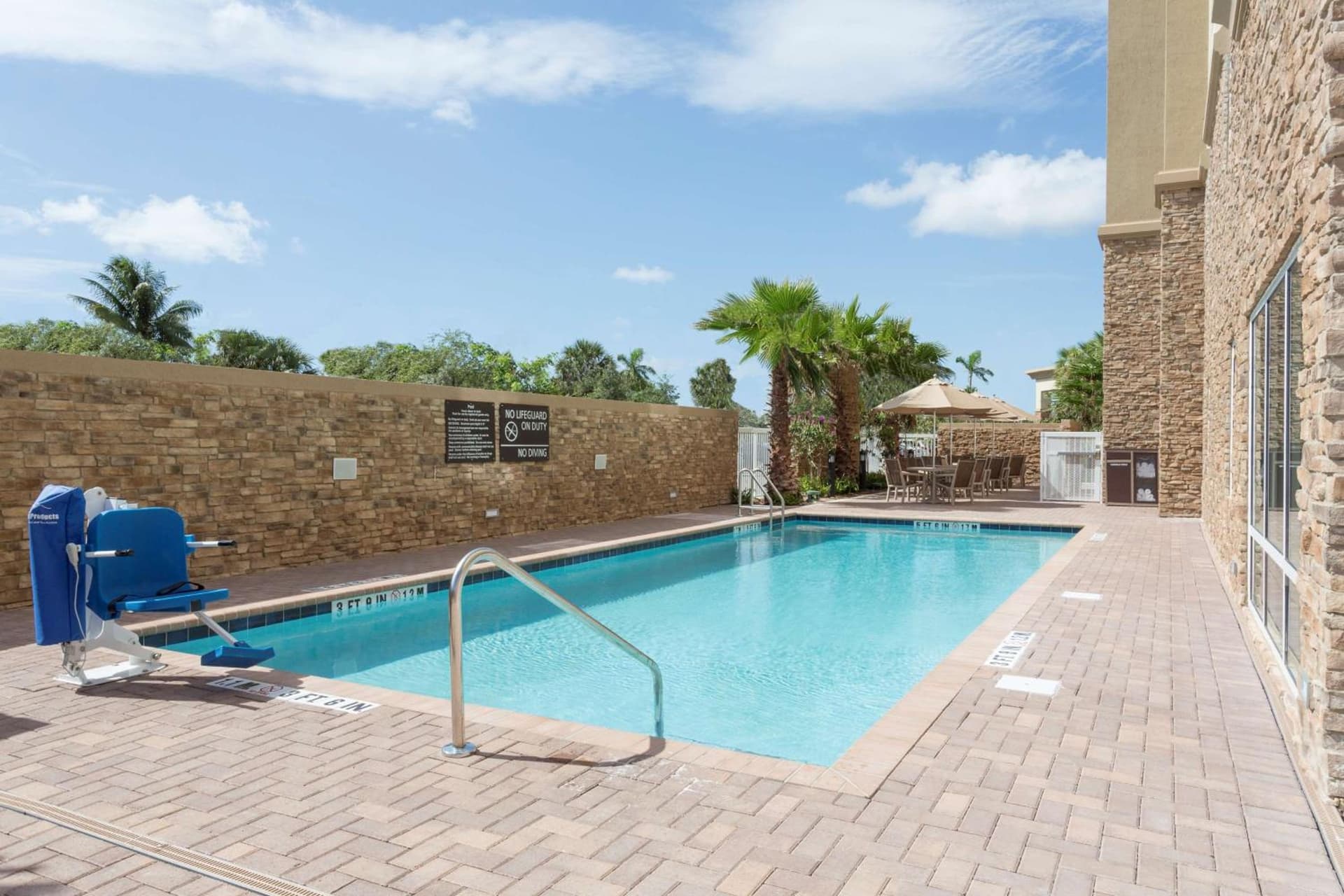 Hampton Inn Fort Lauderdale Pompano Beach interior in Pompano Beach, FL — gallery photo 2