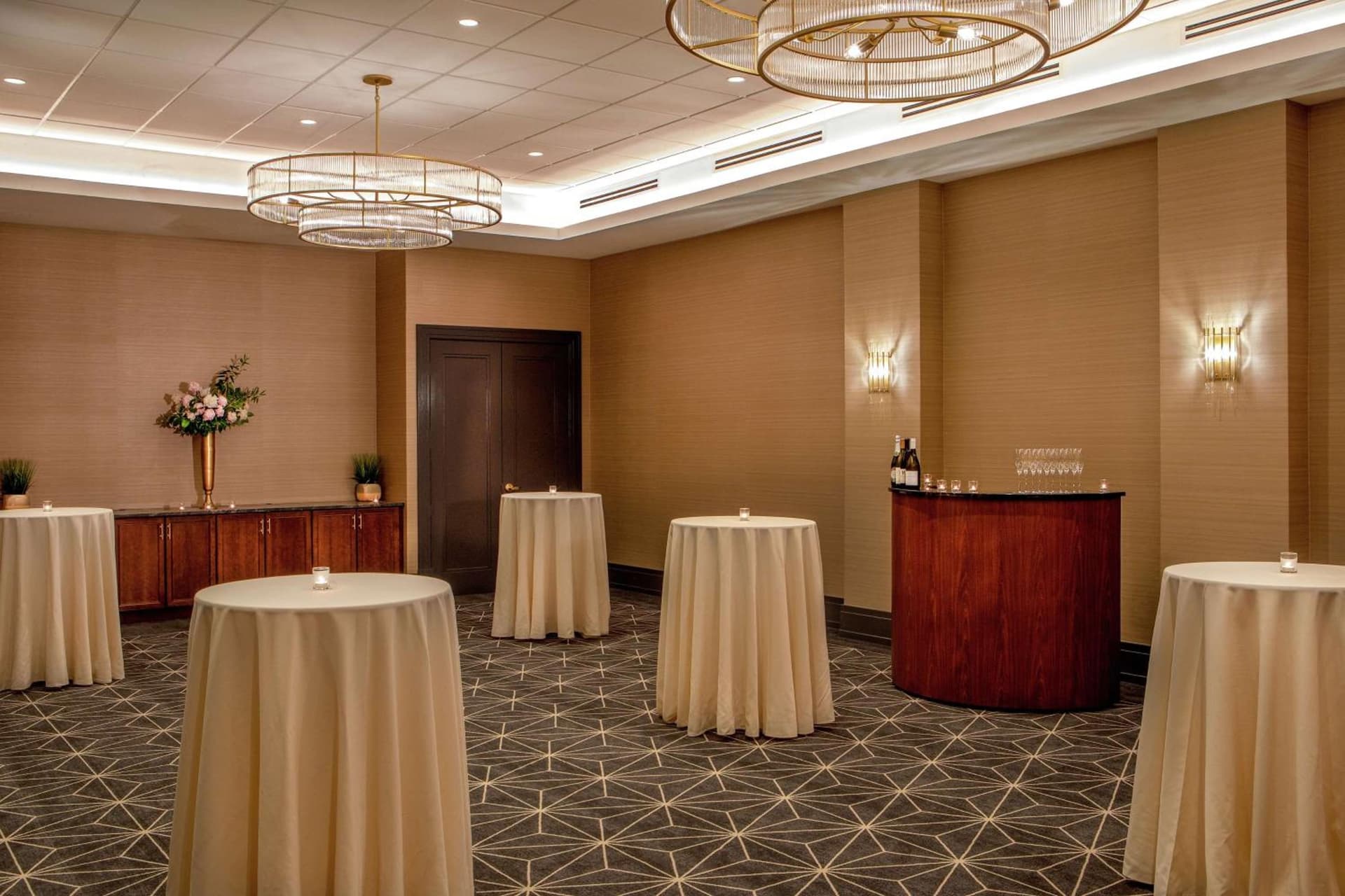 The Virginian Lynchburg, Curio Collection By Hilton interior in Lynchburg, VA — gallery photo 2
