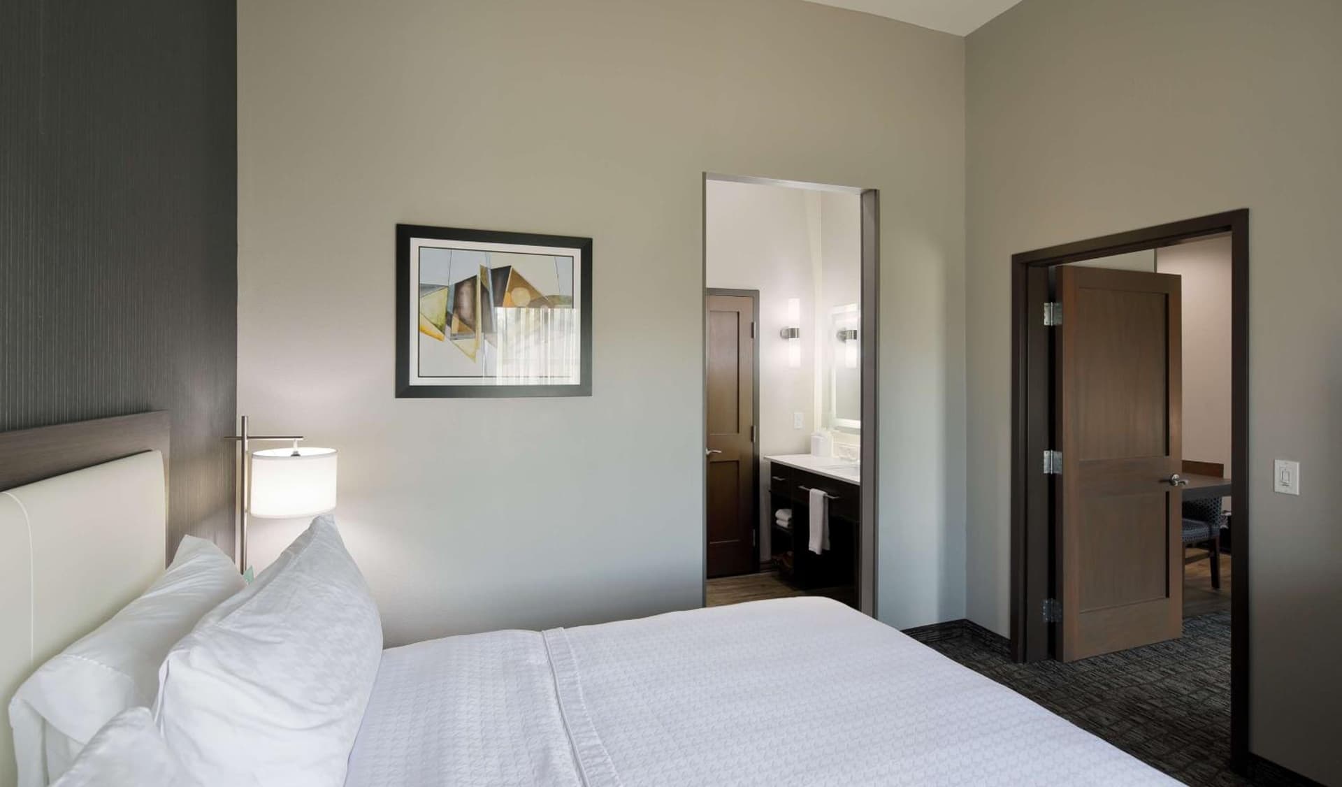 Homewood Suites By Hilton Topeka gallery photo in Topeka, KS — image 12
