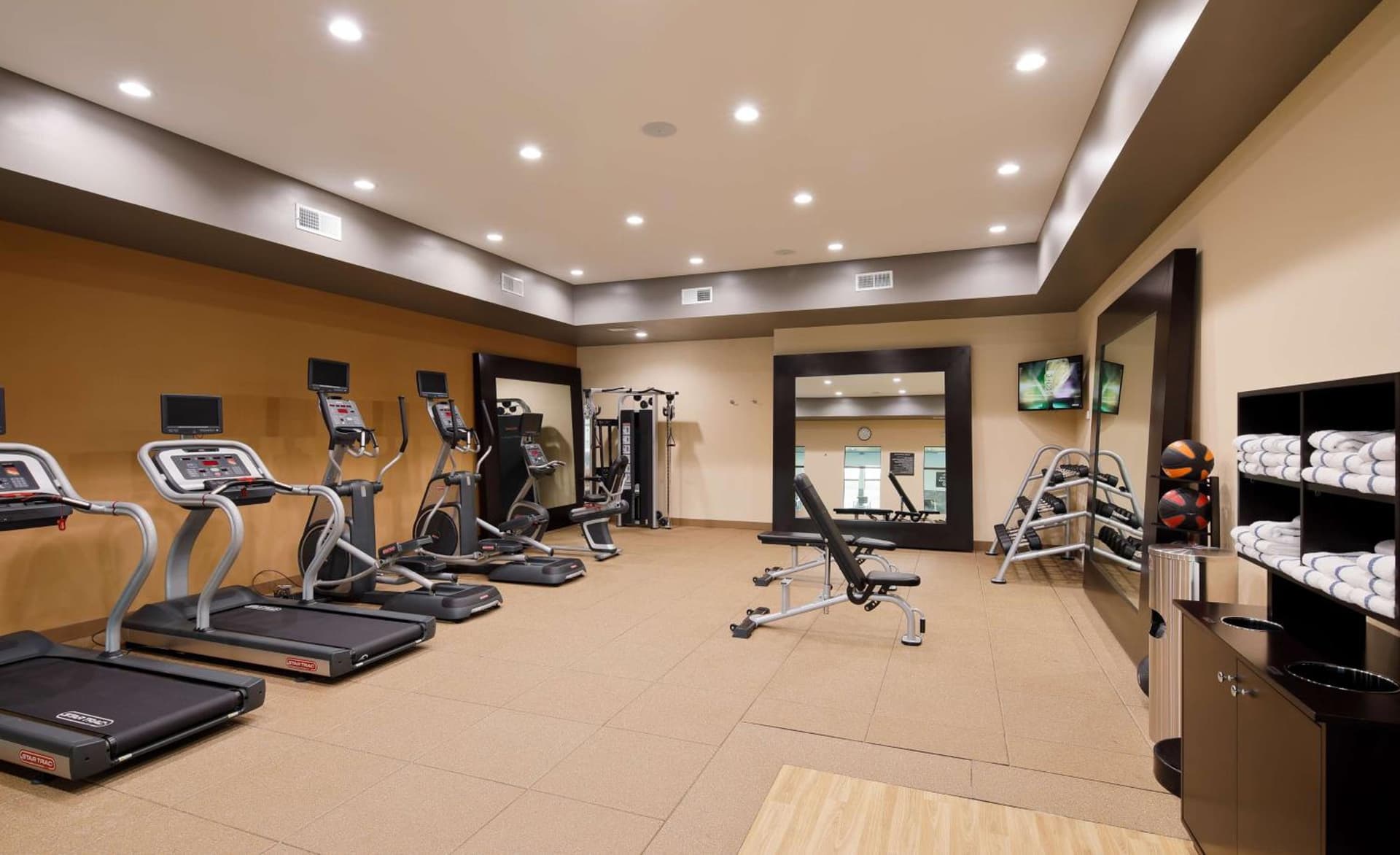 Homewood Suites By Hilton Topeka gallery photo in Topeka, KS — image 8