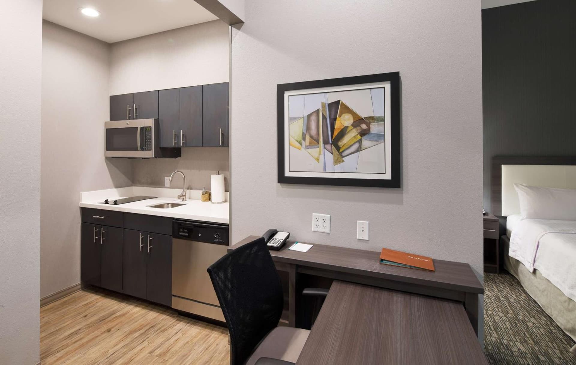 Homewood Suites By Hilton Topeka gallery photo in Topeka, KS — image 16