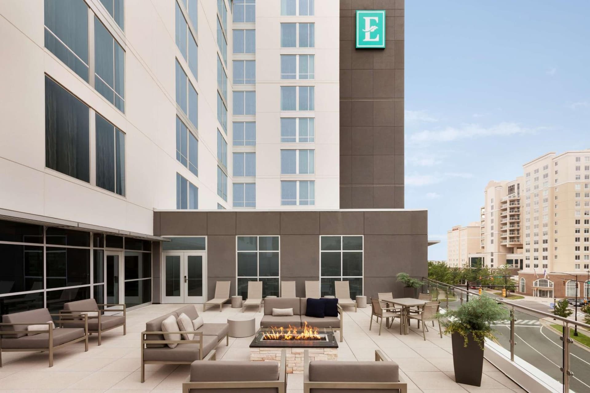Embassy Suites by Hilton Charlotte Uptown interior in Charlotte, NC — gallery photo 2