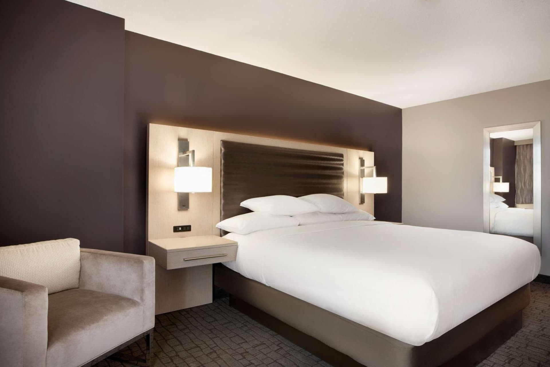 Embassy Suites by Hilton Charlotte Uptown gallery photo in Charlotte, NC — image 13