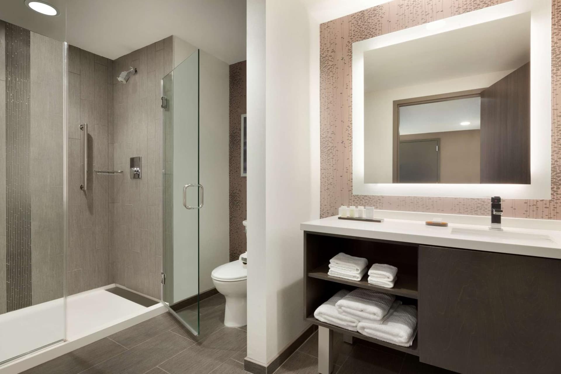 Embassy Suites by Hilton Charlotte Uptown gallery photo in Charlotte, NC — image 34