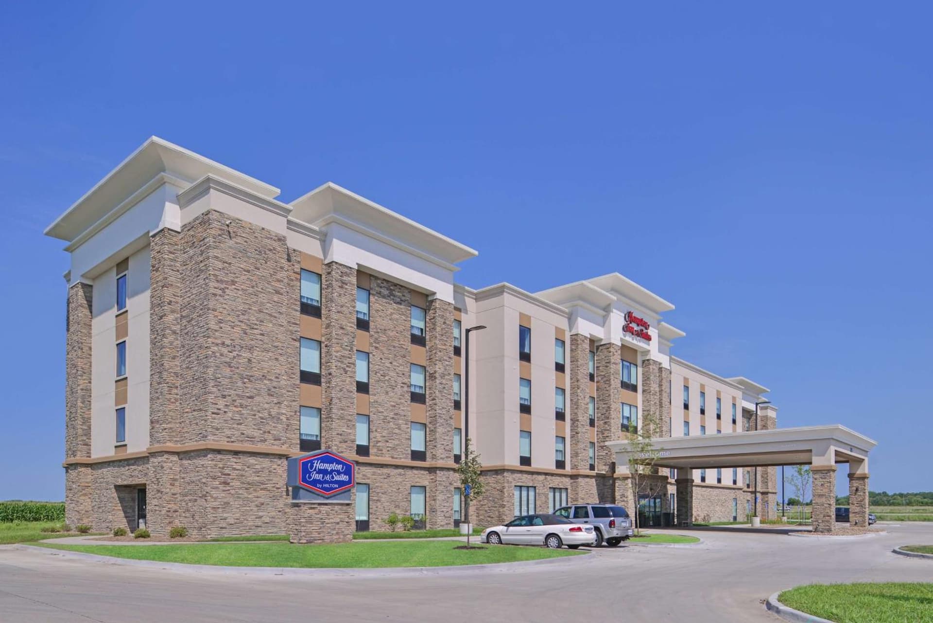 Hampton Inn and Suites Altoona-Des Moines by Hilton property views in Altoona, IA — gallery photo 3