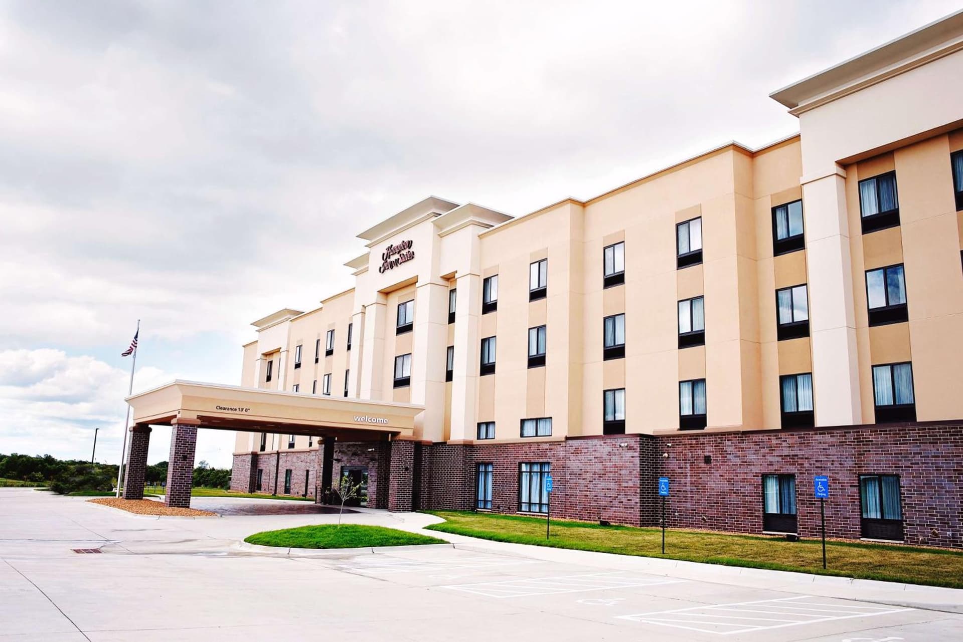 Hampton Inn & Suites Des Moines/Urbandale Ia interior in Urbandale, IA — gallery photo 2