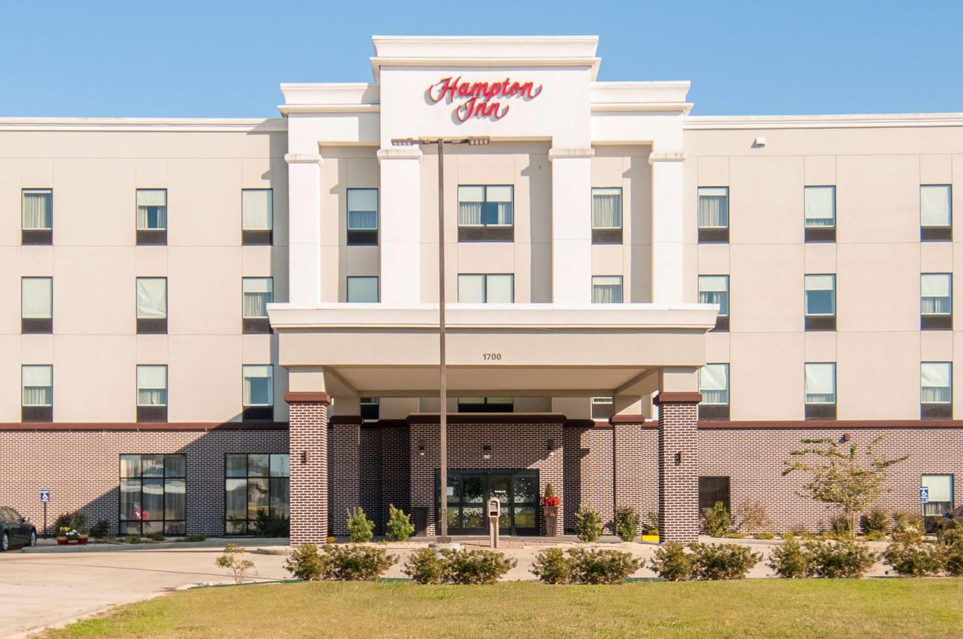Hampton Inn Opelousas featured exterior or lobby in Opelousas, LA — similar hotel