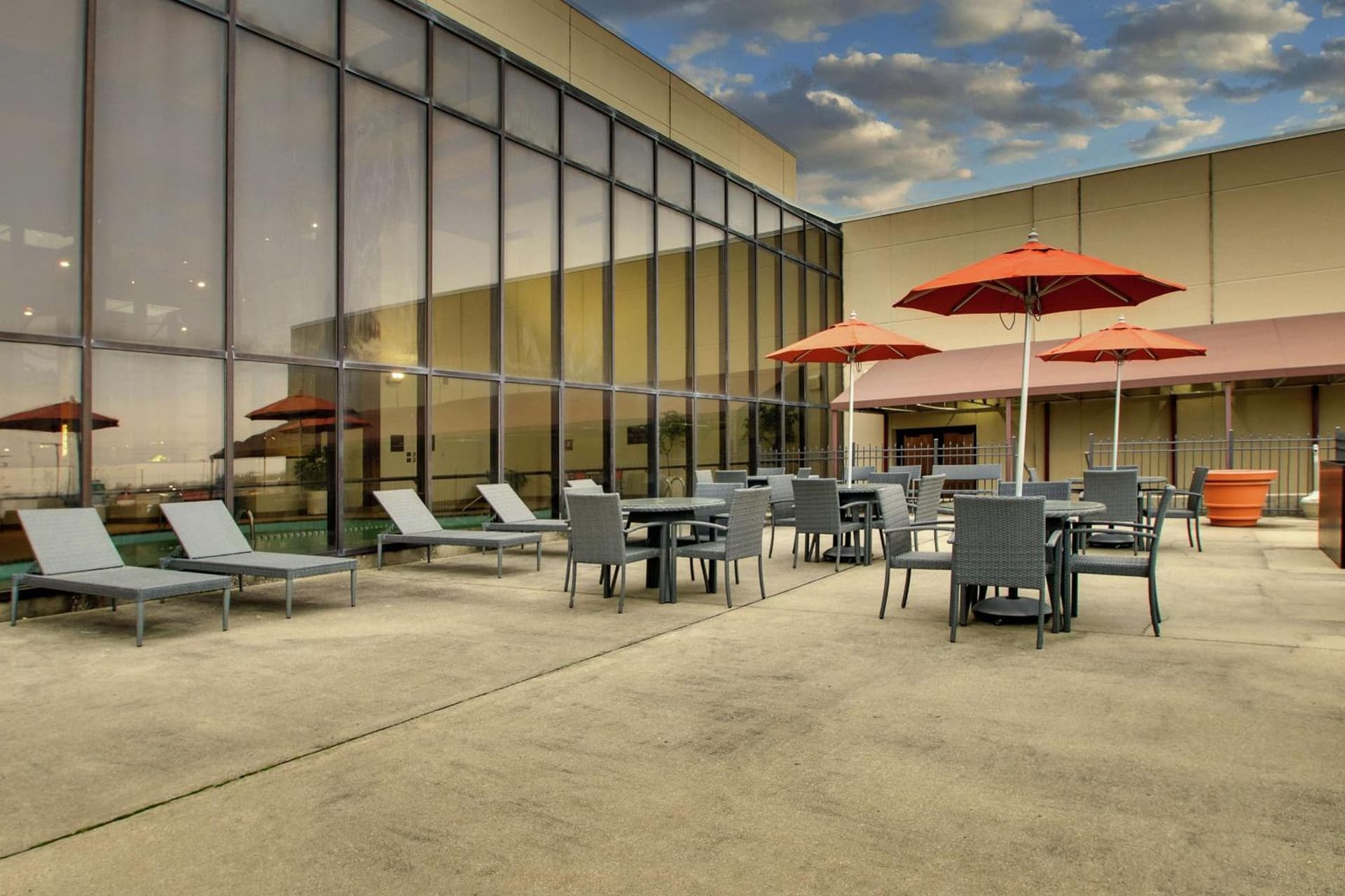 Doubletree By Hilton Mt. Vernon interior in Mount Vernon, IL — gallery photo 2