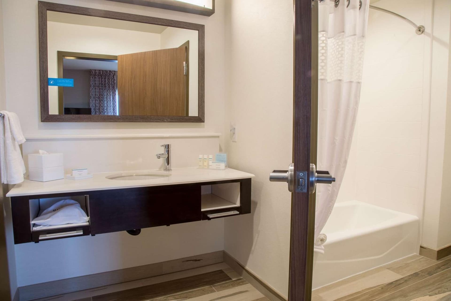 Hampton Inn & Suites Murrieta Temecula property views in Murrieta, CA — gallery photo 3