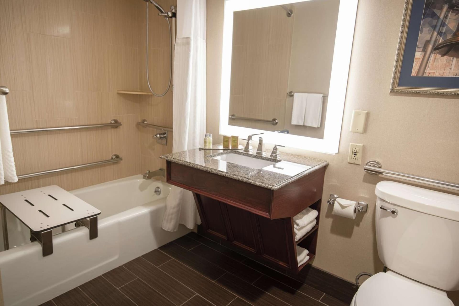 The Desmond Hotel Malvern, a DoubleTree by Hilton gallery photo in Malvern, PA — image 8