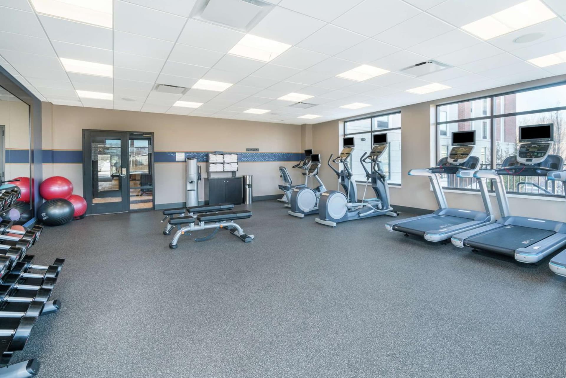 Hampton Inn & Suites Newburgh Stewart Airport, NY gallery photo in Newburgh, NY — image 33