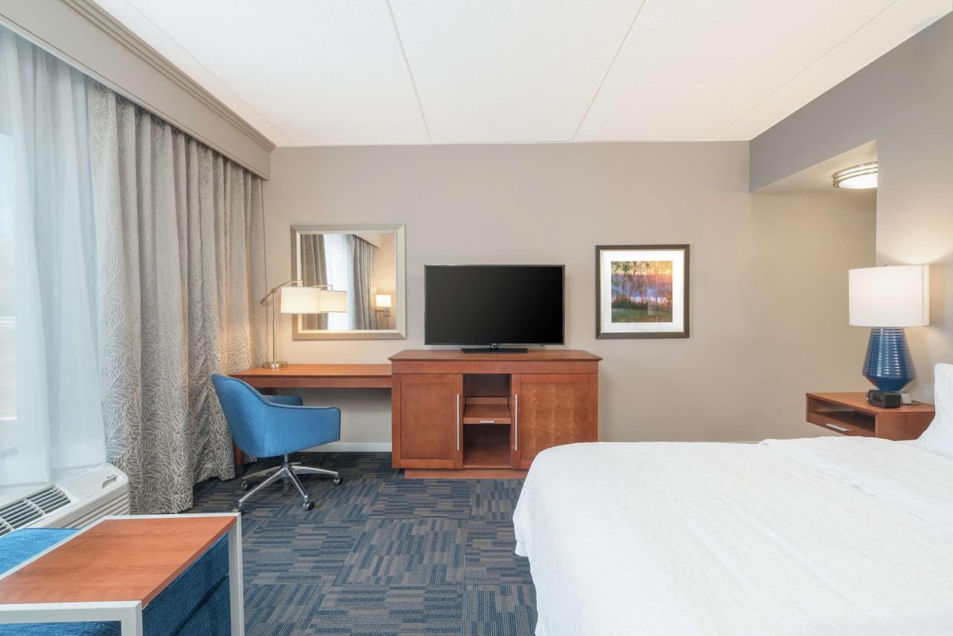 Hampton Inn & Suites Newburgh Stewart Airport, NY gallery photo in Newburgh, NY — image 31