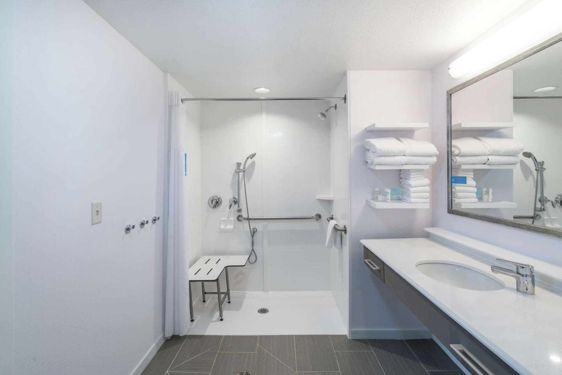Hampton Inn & Suites Newburgh Stewart Airport, NY gallery photo in Newburgh, NY — image 20