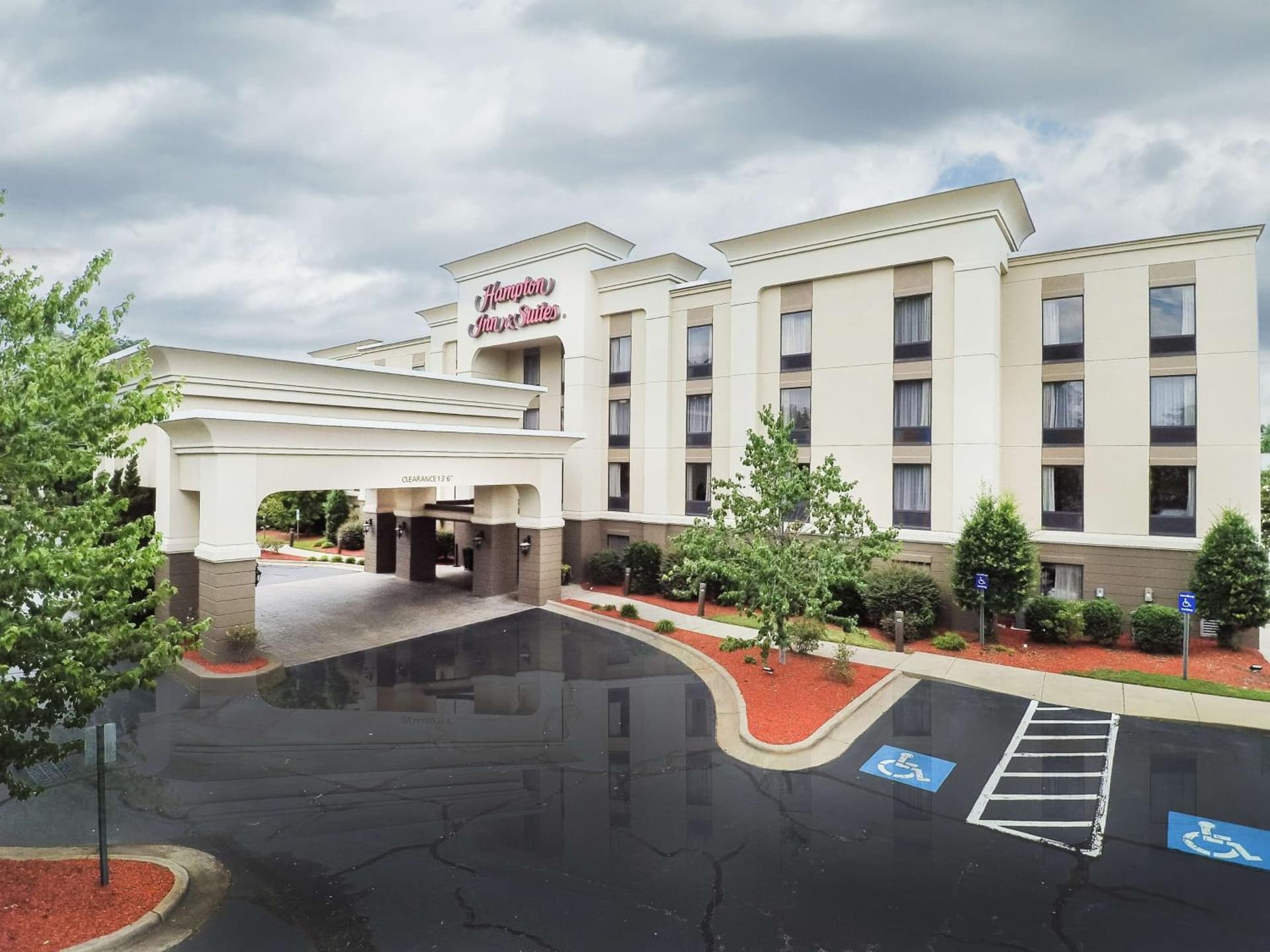 Hampton Inn & Suites Wilson I-95 interior in Wilson, NC — gallery photo 2
