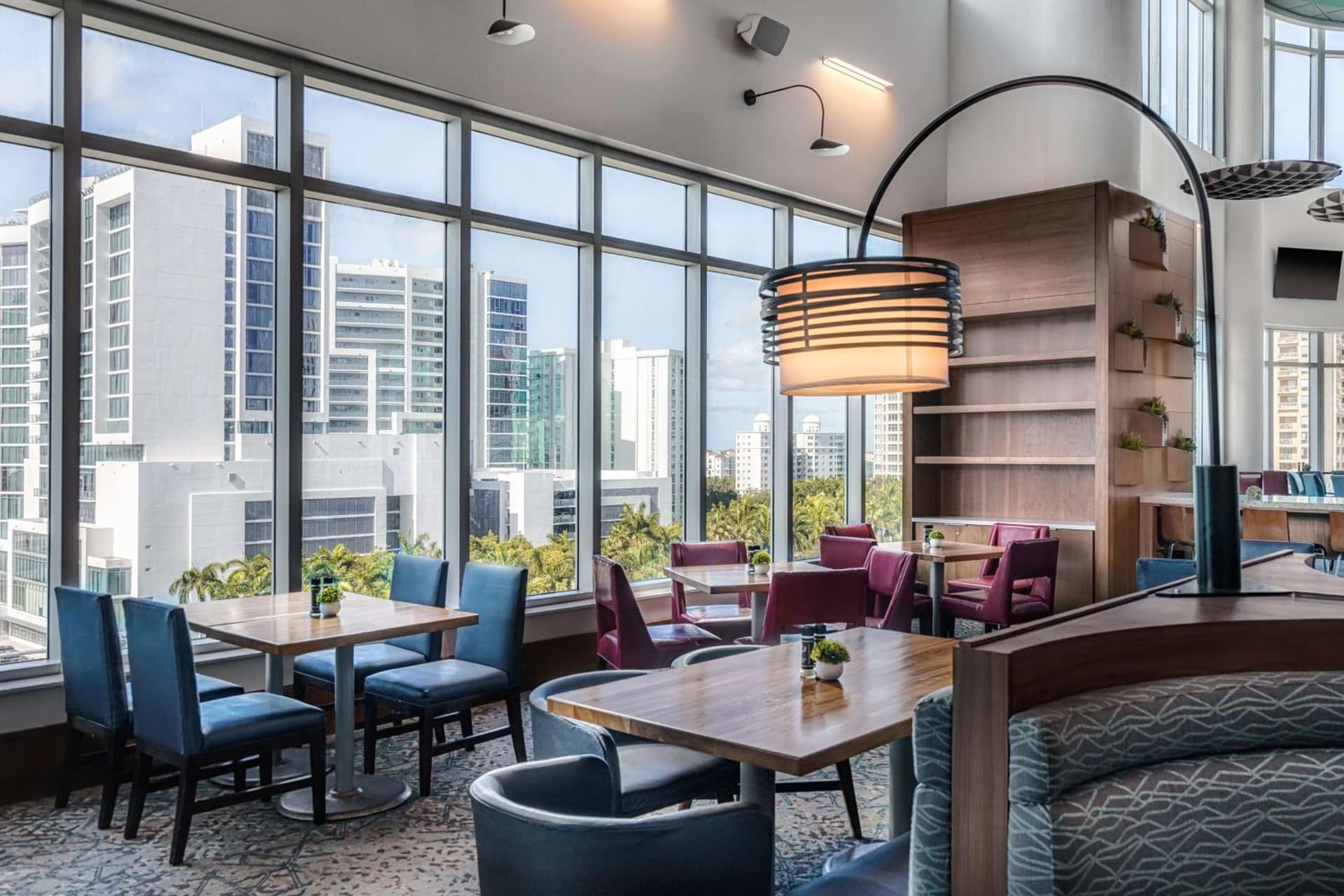 Embassy Suites By Hilton Sarasota gallery photo in Sarasota, FL — image 46