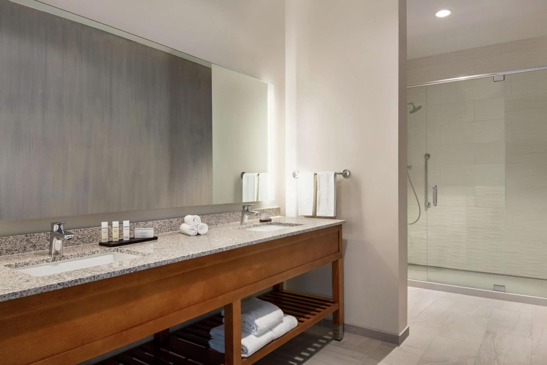 Embassy Suites By Hilton Sarasota gallery photo in Sarasota, FL — image 9