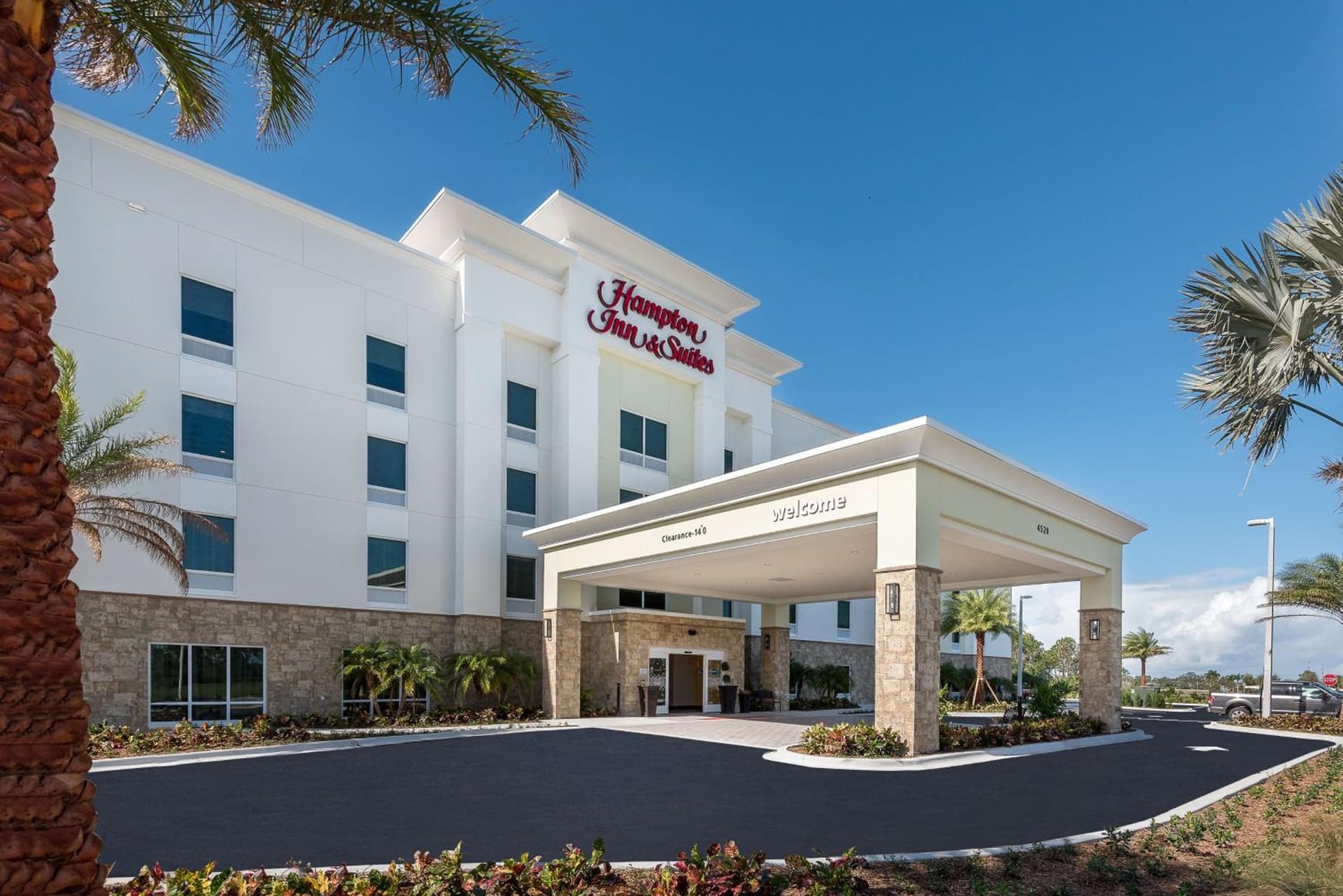 Hampton Inn & Suites West Melbourne-Palm Bay Road interior in Melbourne, FL — gallery photo 2