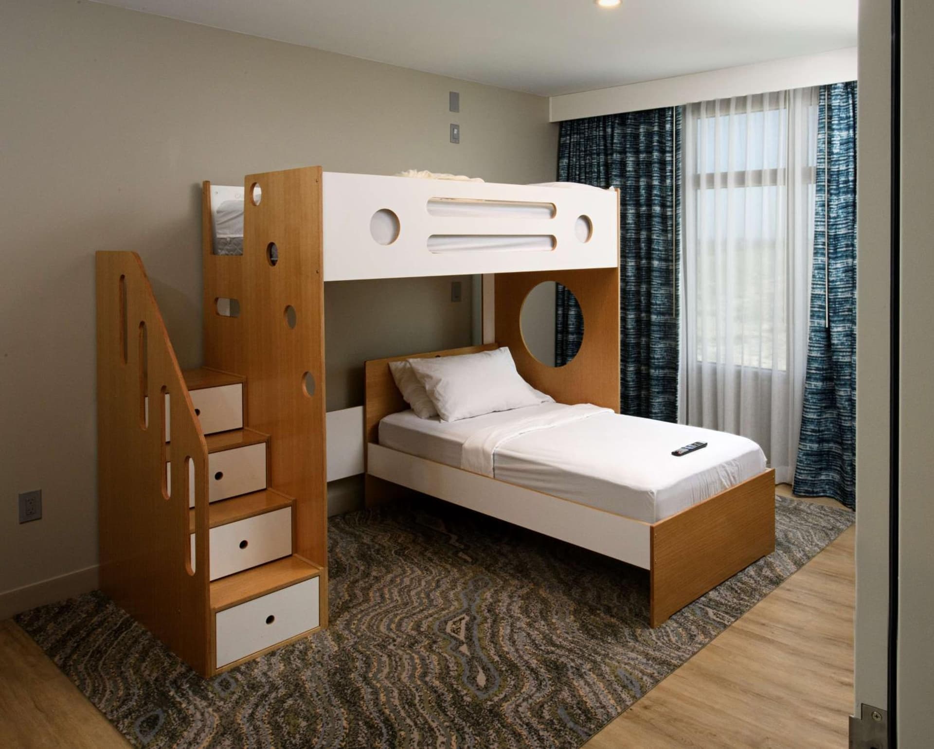 Embassy Suites St Augustine Beach Oceanfront Resort gallery photo in Saint Augustine Beach, FL — image 26