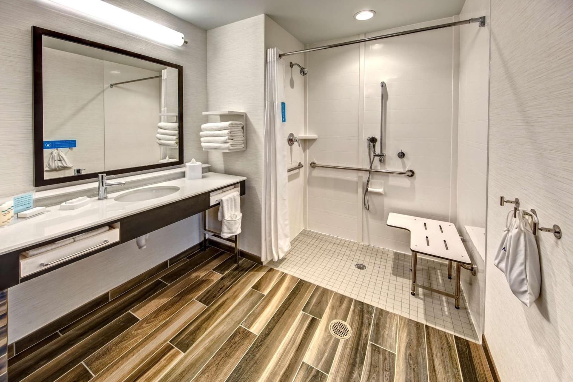 Hampton Inn & Suites Franklin Berry Farms, Tn interior in Franklin, TN — gallery photo 2
