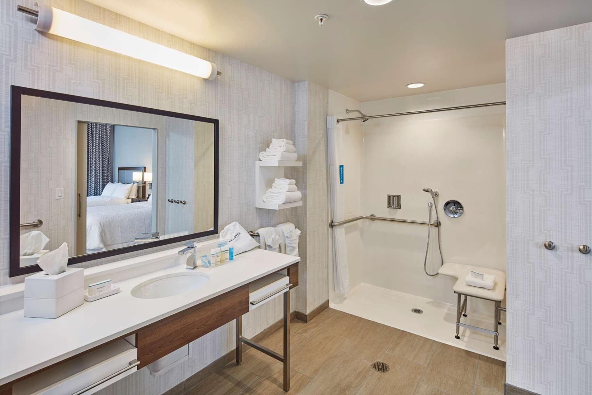 Hampton Inn & Suites Sacramento at CSUS gallery photo in Sacramento, CA — image 46