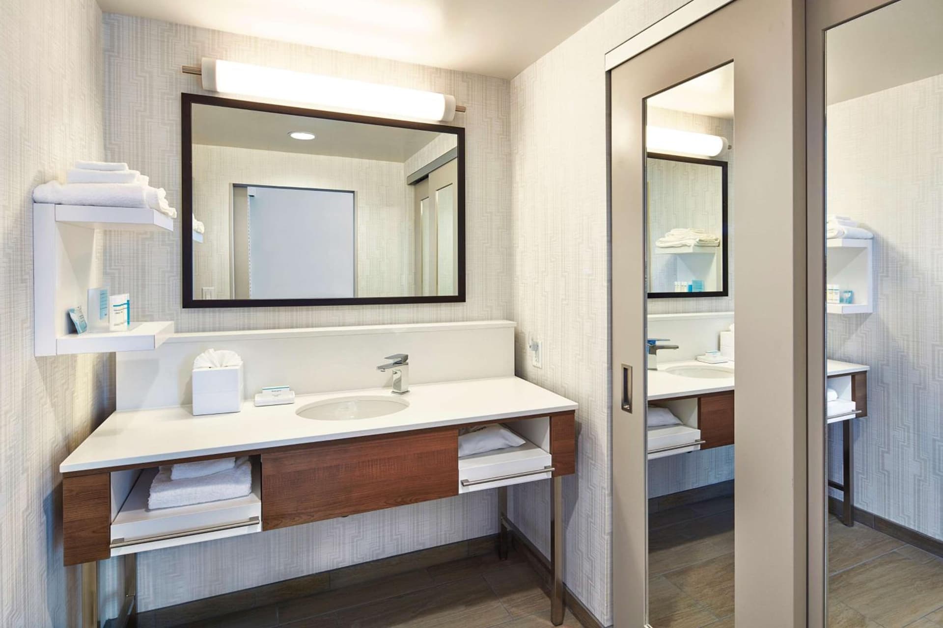 Hampton Inn & Suites Sacramento at CSUS gallery photo in Sacramento, CA — image 38