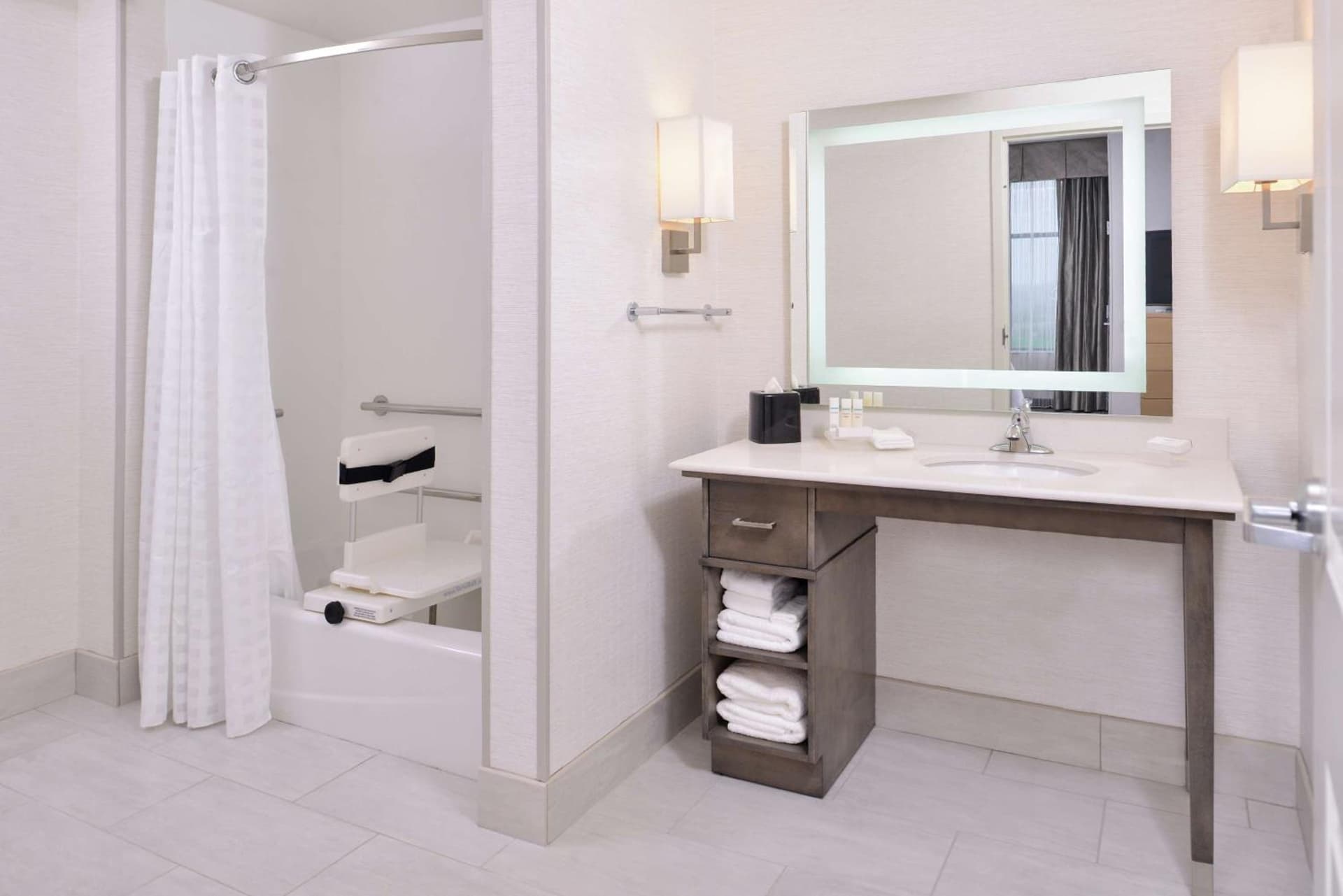 Homewood Suites Des Moines Airport gallery photo in Des Moines, IA — image 27