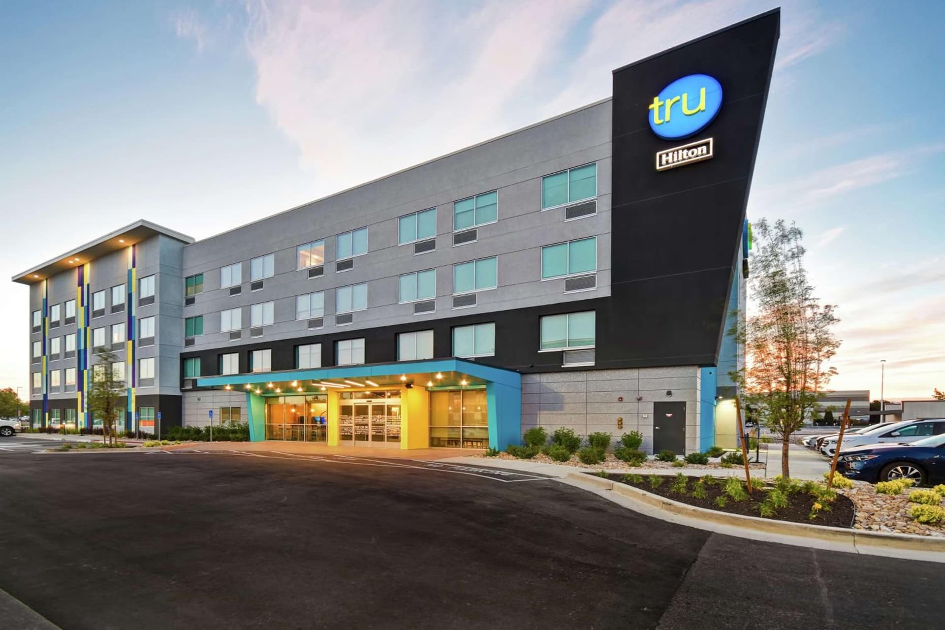 Tru By Hilton Salt Lake City Airport featured exterior or lobby in Salt Lake City, UT — similar hotel