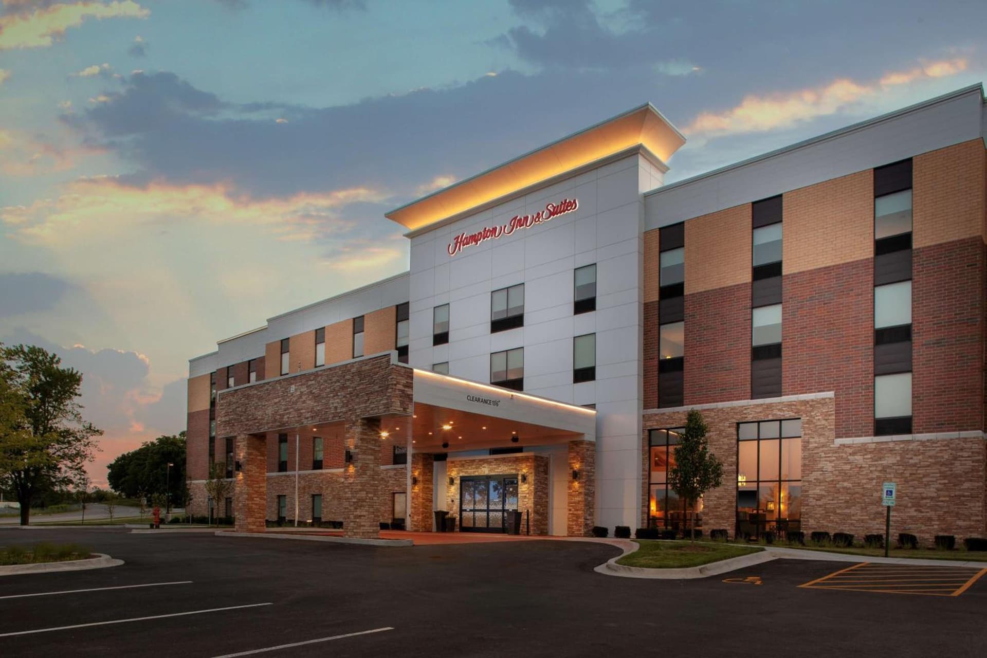 Hampton Inn & Suites Chicago-Burr Ridge featured exterior or lobby in Burr Ridge, IL — similar hotel