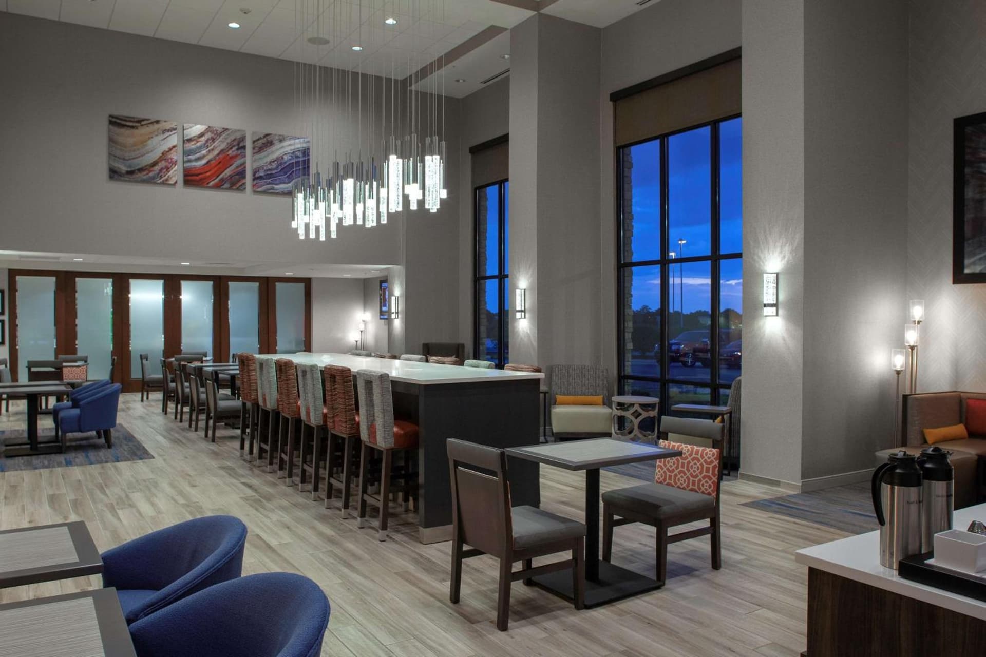 Hampton Inn & Suites Chicago-Burr Ridge gallery photo in Burr Ridge, IL — image 15